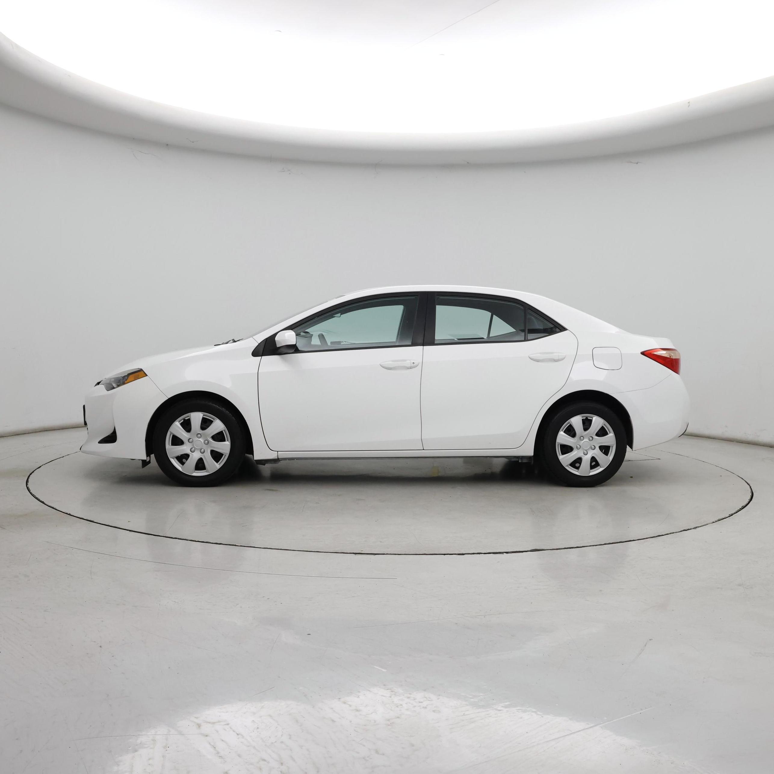 Thumbnail: 2018 Toyota Corolla - 3