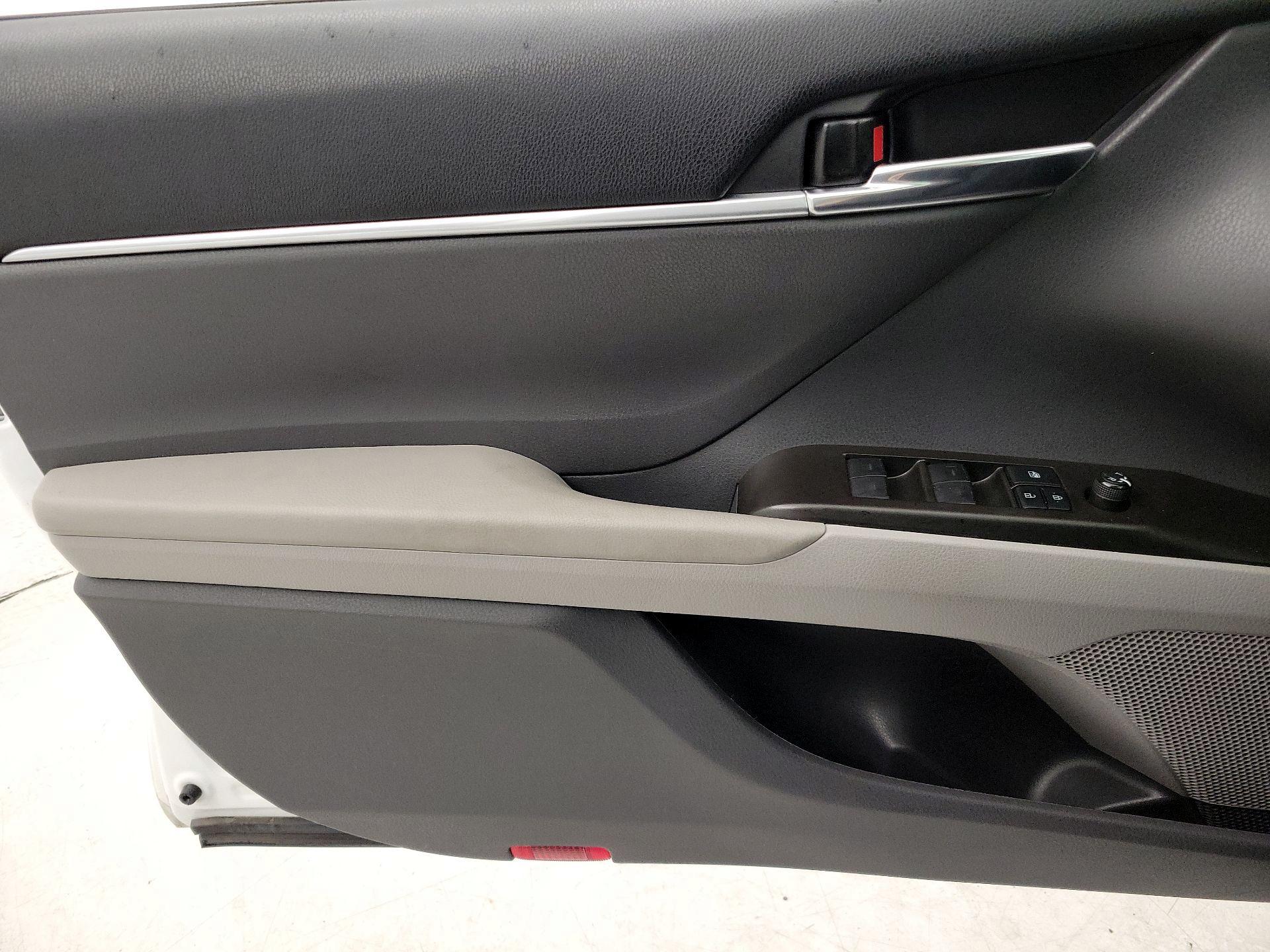 Thumbnail: 2022 Toyota Camry - 12