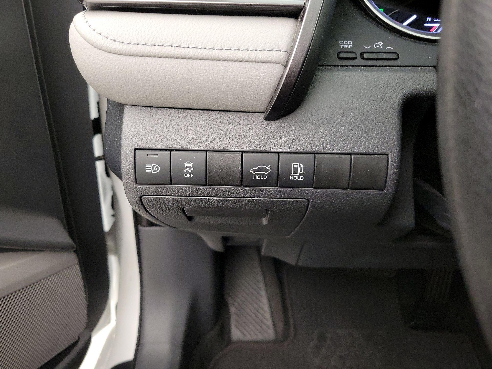 Thumbnail: 2022 Toyota Camry - 13