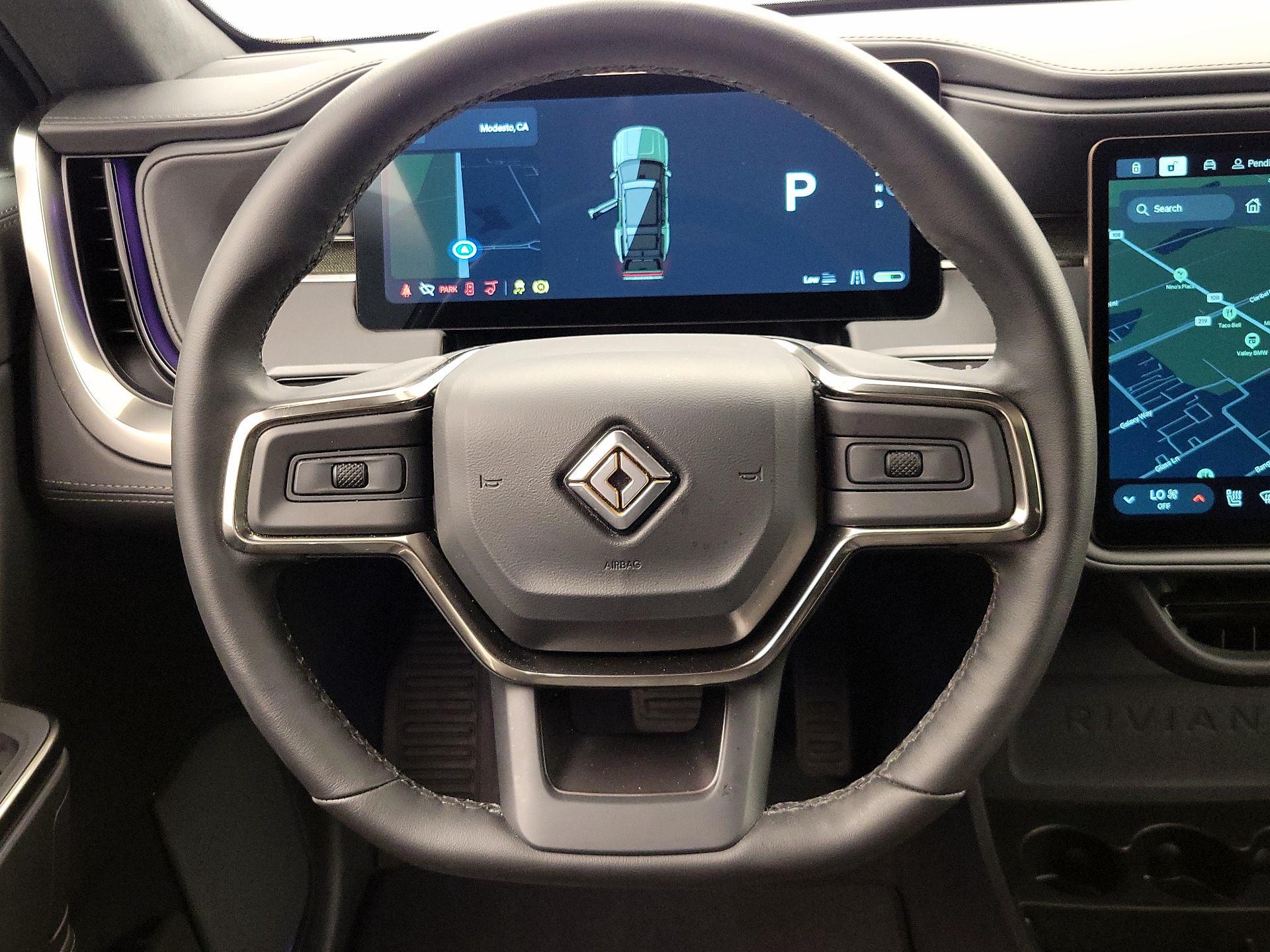 Thumbnail: 2025 Rivian R1S - 10