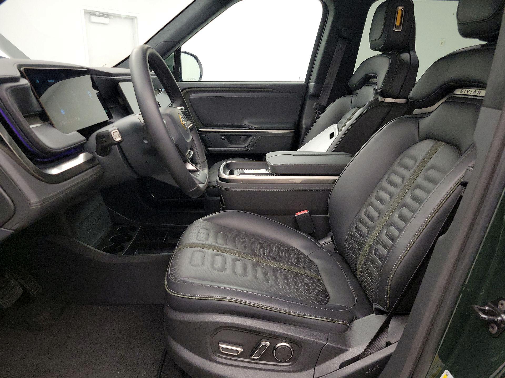 Thumbnail: 2025 Rivian R1S - 11