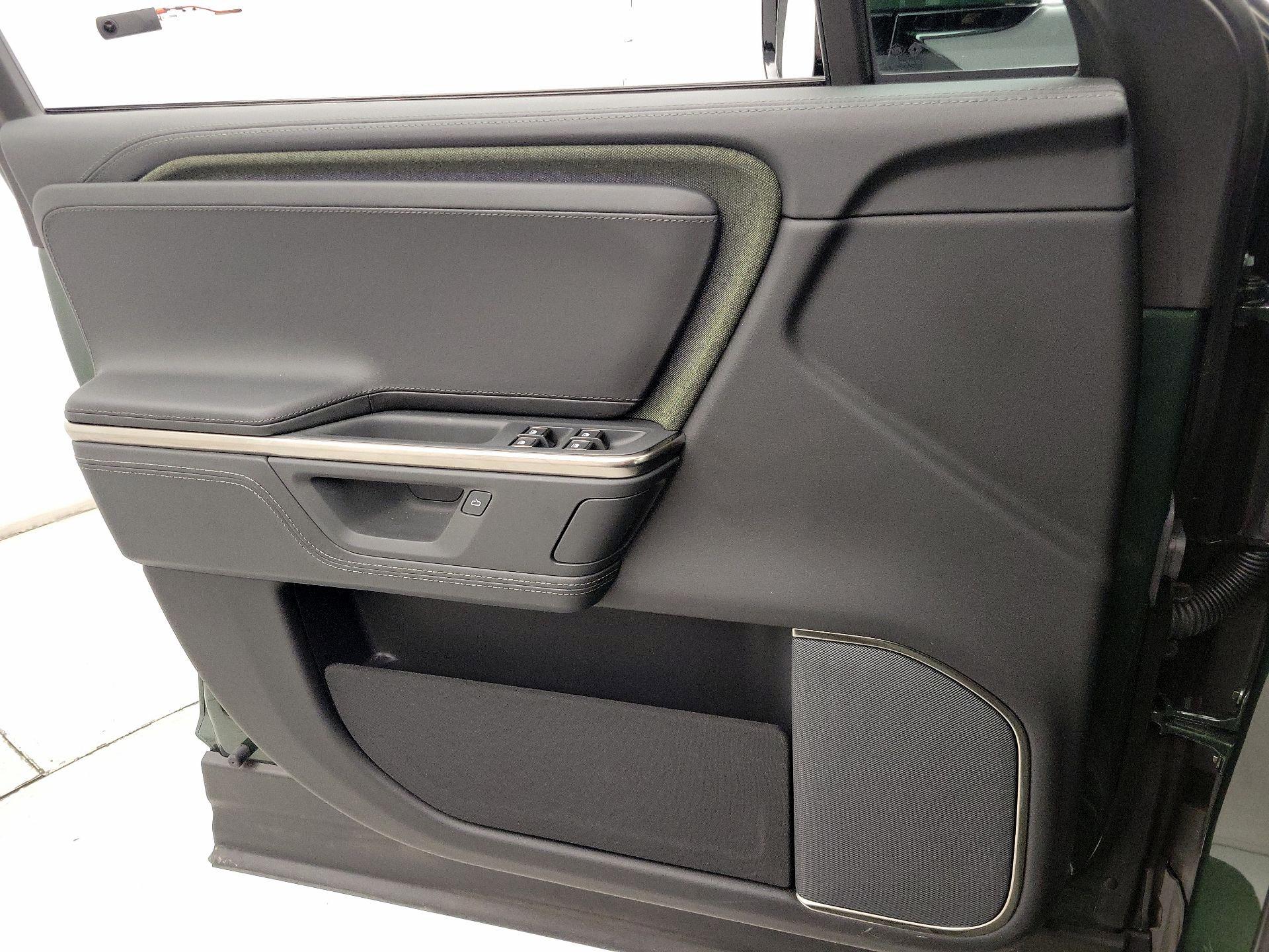 Thumbnail: 2025 Rivian R1S - 12