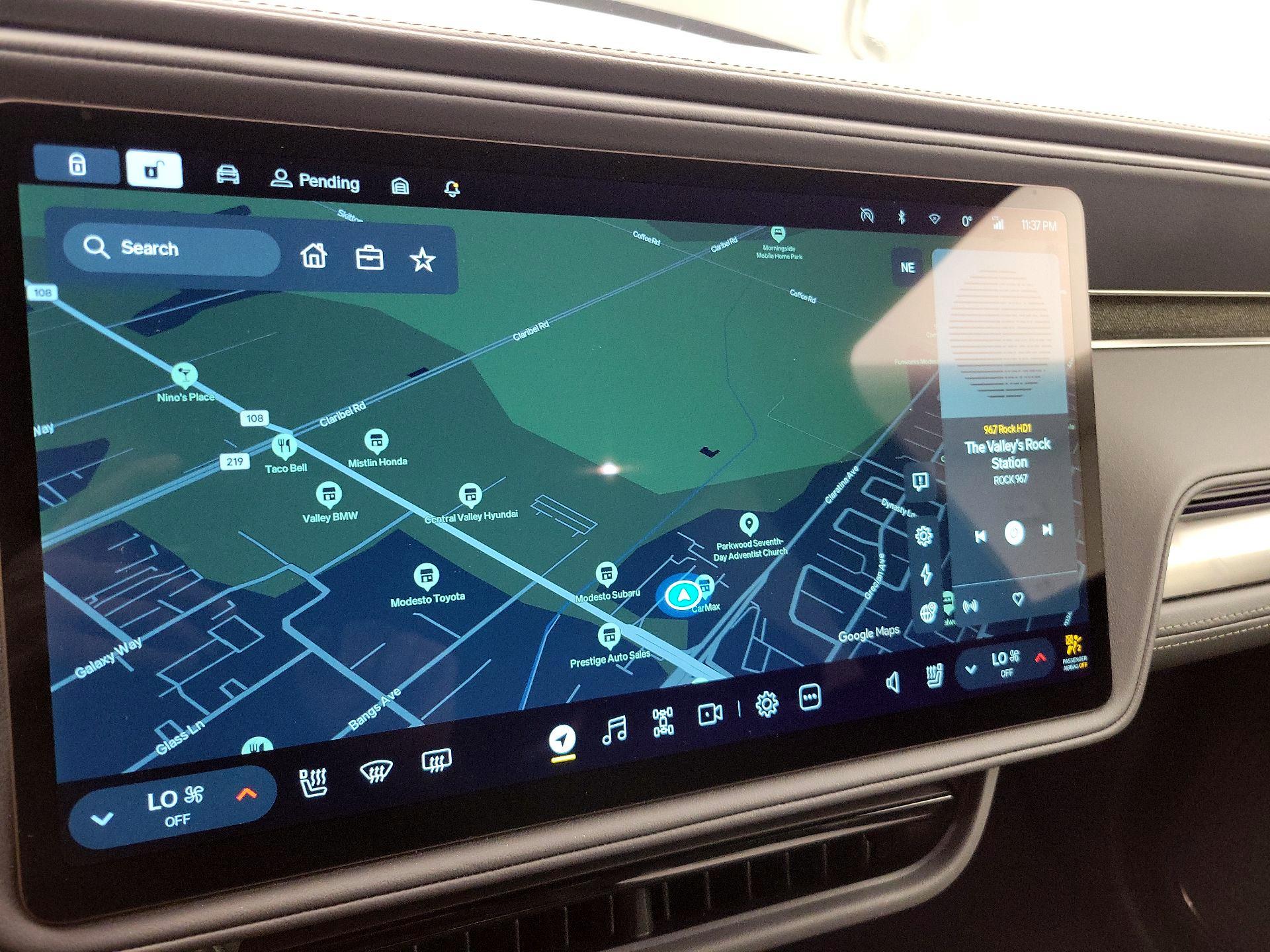 Thumbnail: 2025 Rivian R1S - 13