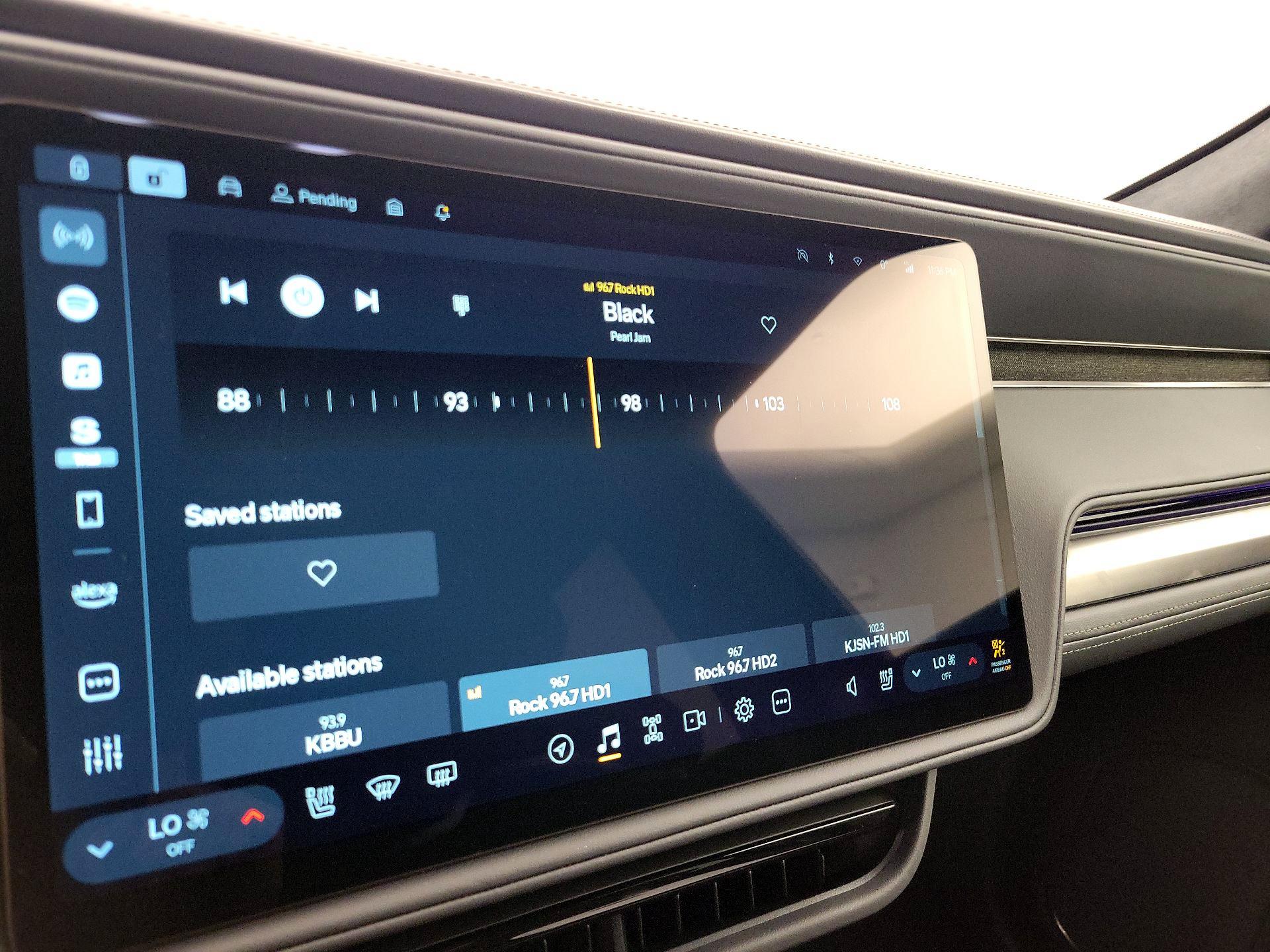 Thumbnail: 2025 Rivian R1S - 15