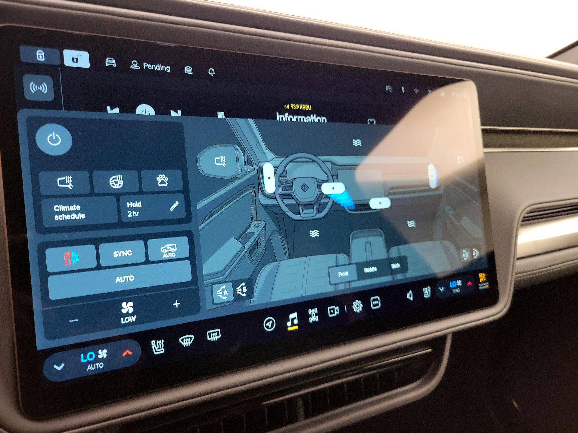 Thumbnail: 2025 Rivian R1S - 16