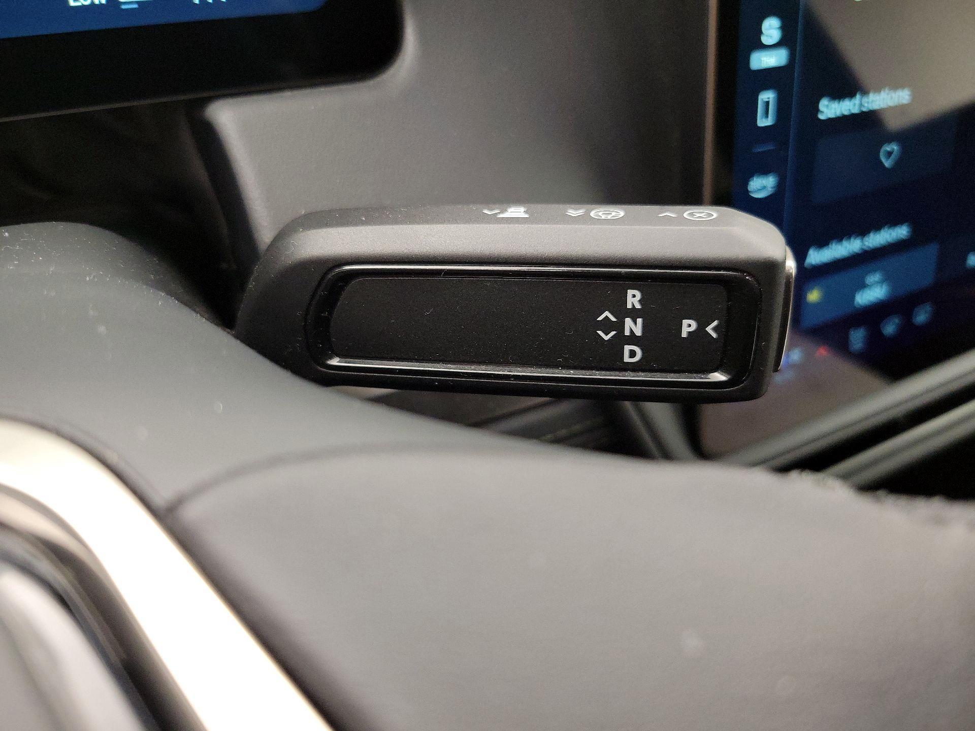 Thumbnail: 2025 Rivian R1S - 17