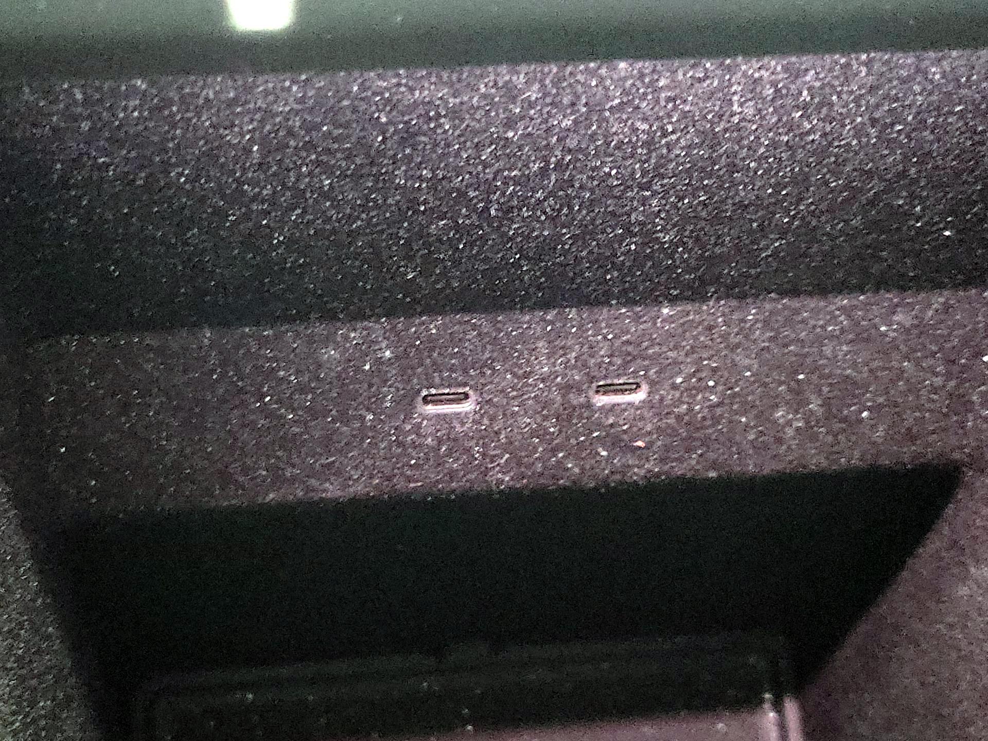 Thumbnail: 2025 Rivian R1S - 18