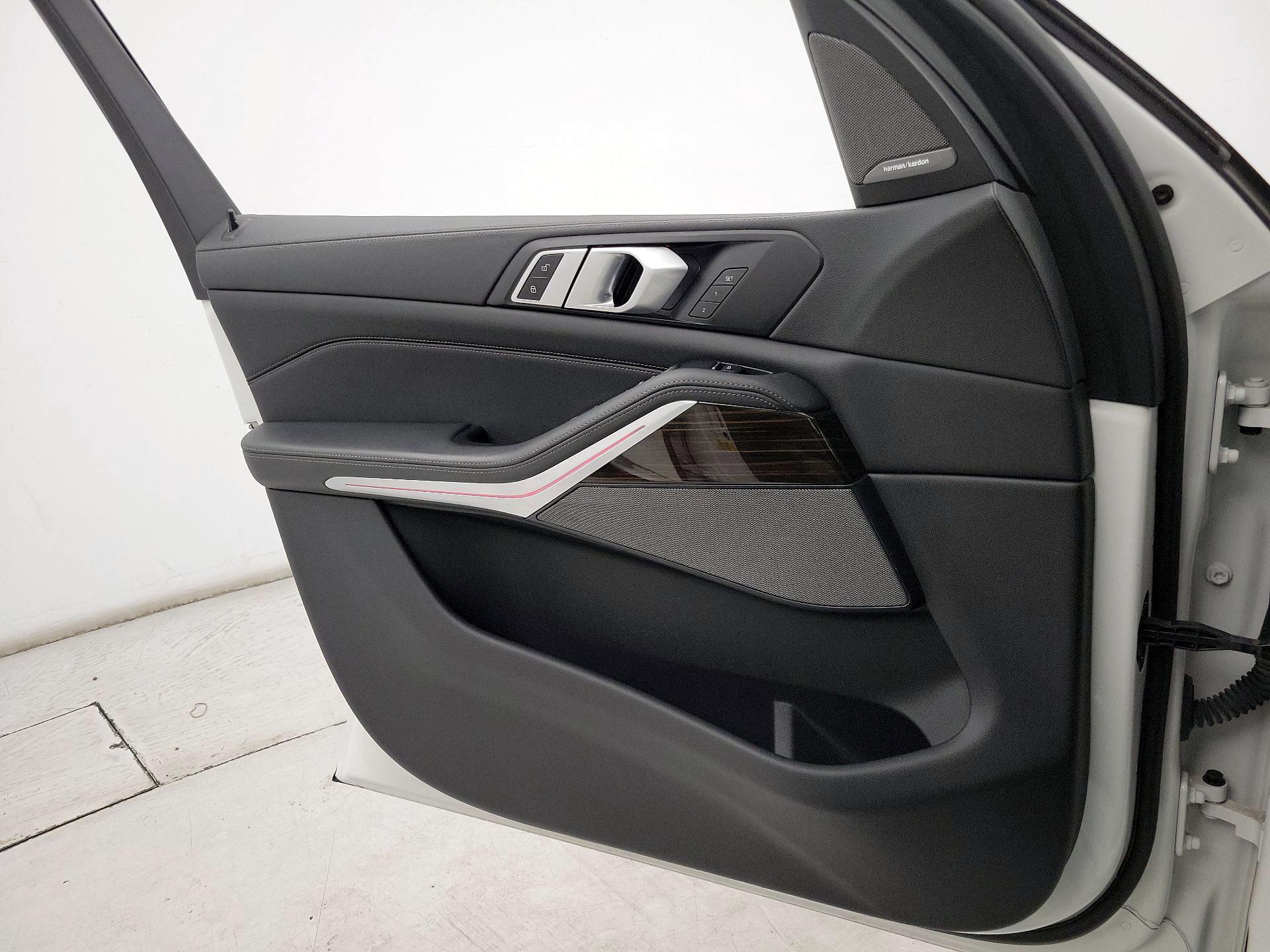 Thumbnail: 2023 BMW X5 - 12