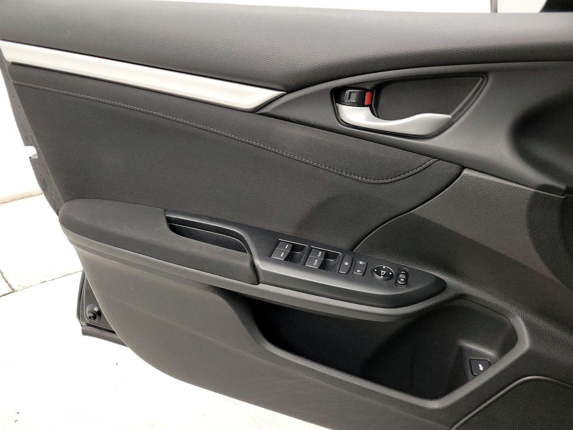 Thumbnail: 2016 Honda Civic - 12