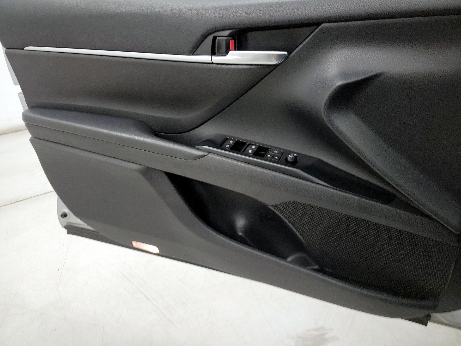 Thumbnail: 2019 Toyota Camry - 12
