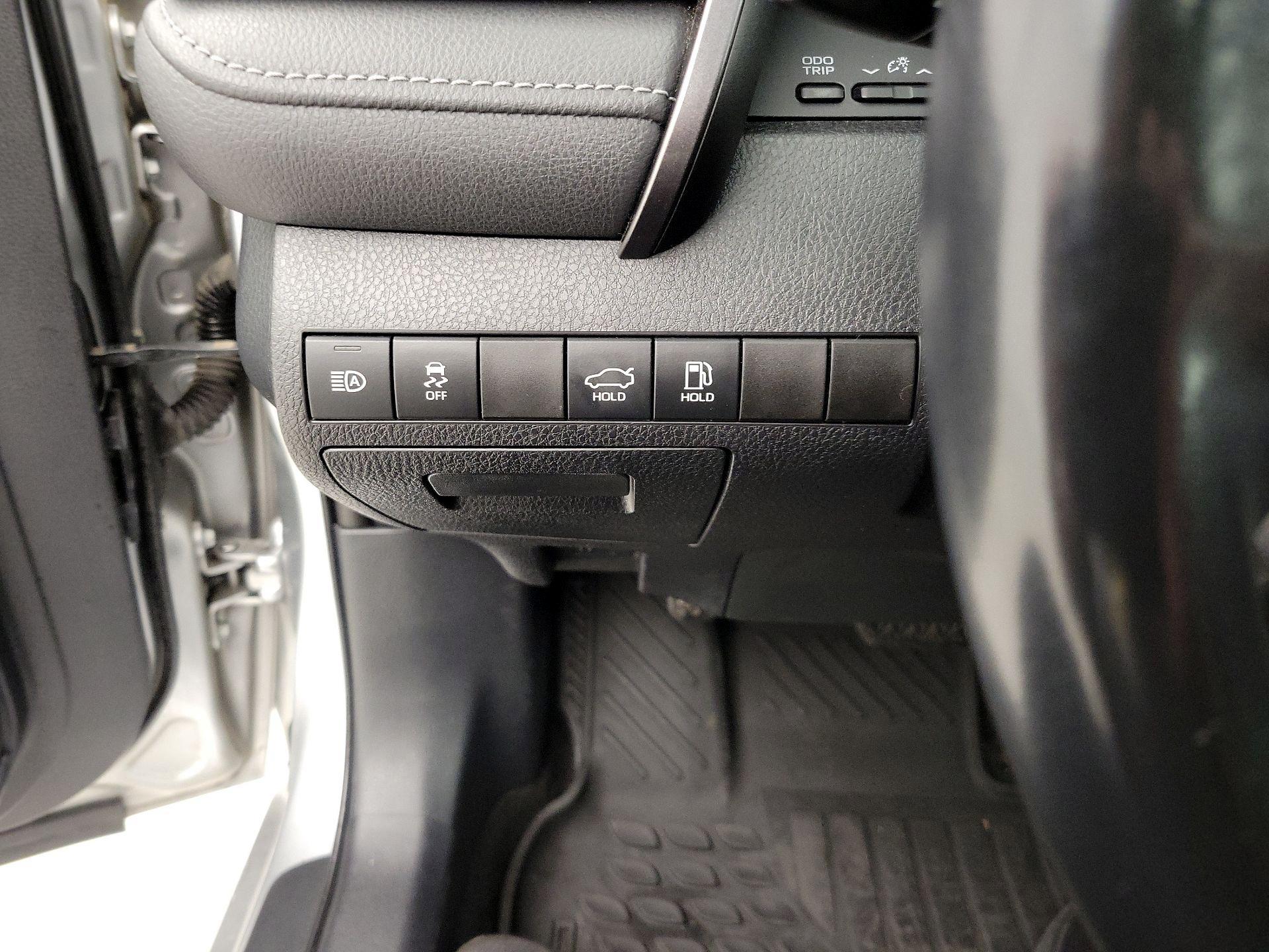 Thumbnail: 2019 Toyota Camry - 13