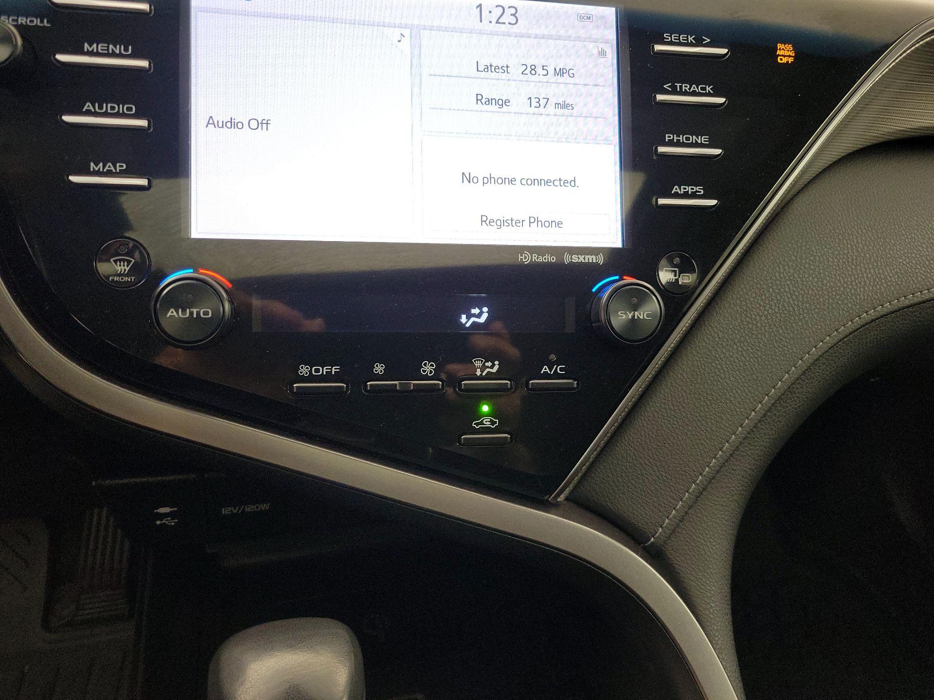 Thumbnail: 2019 Toyota Camry - 16