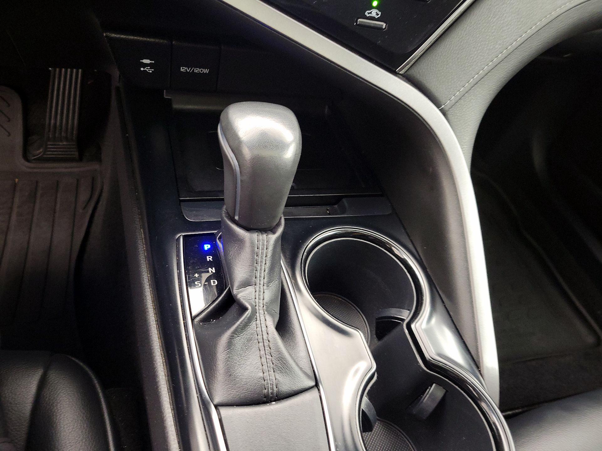 Thumbnail: 2019 Toyota Camry - 17
