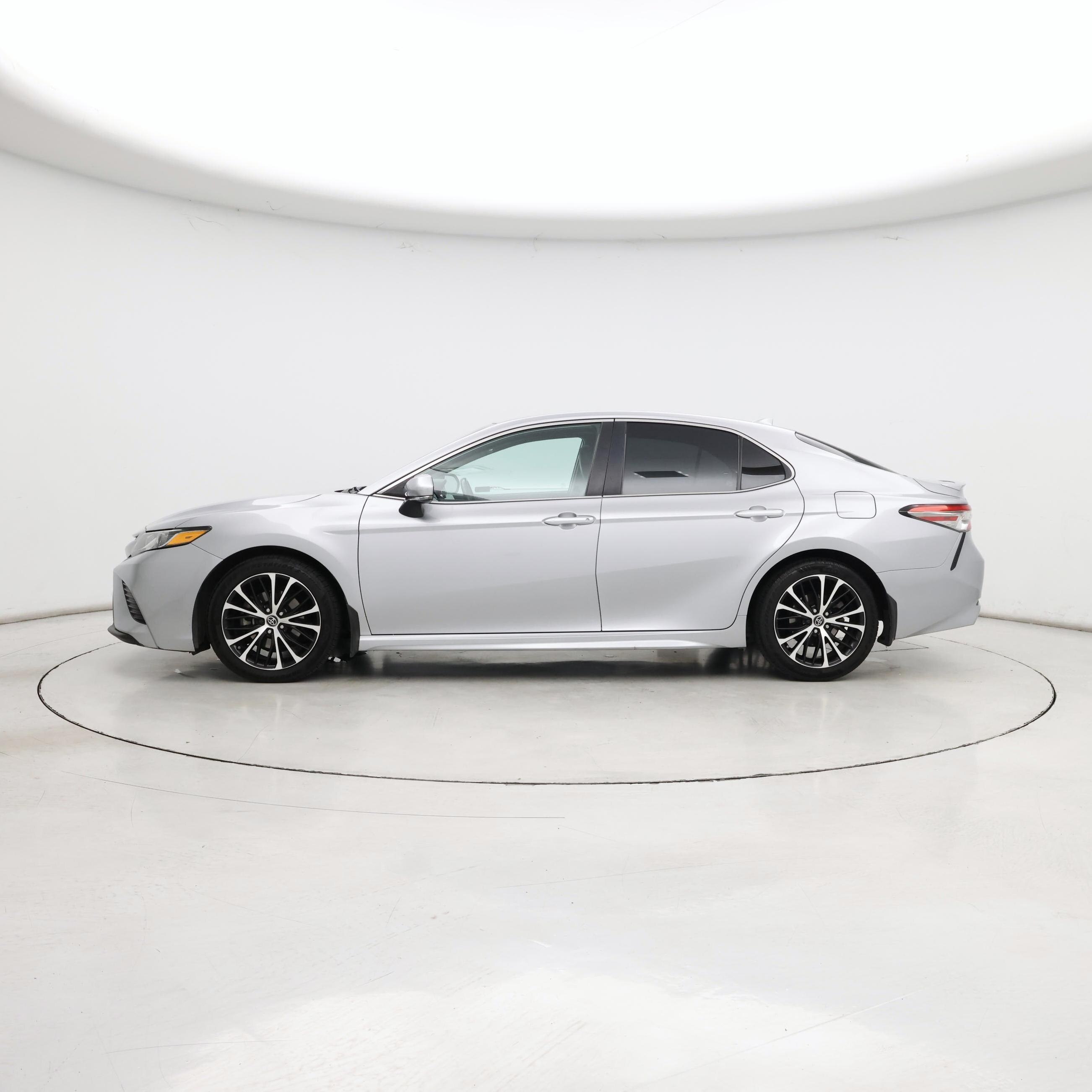 Thumbnail: 2019 Toyota Camry - 3