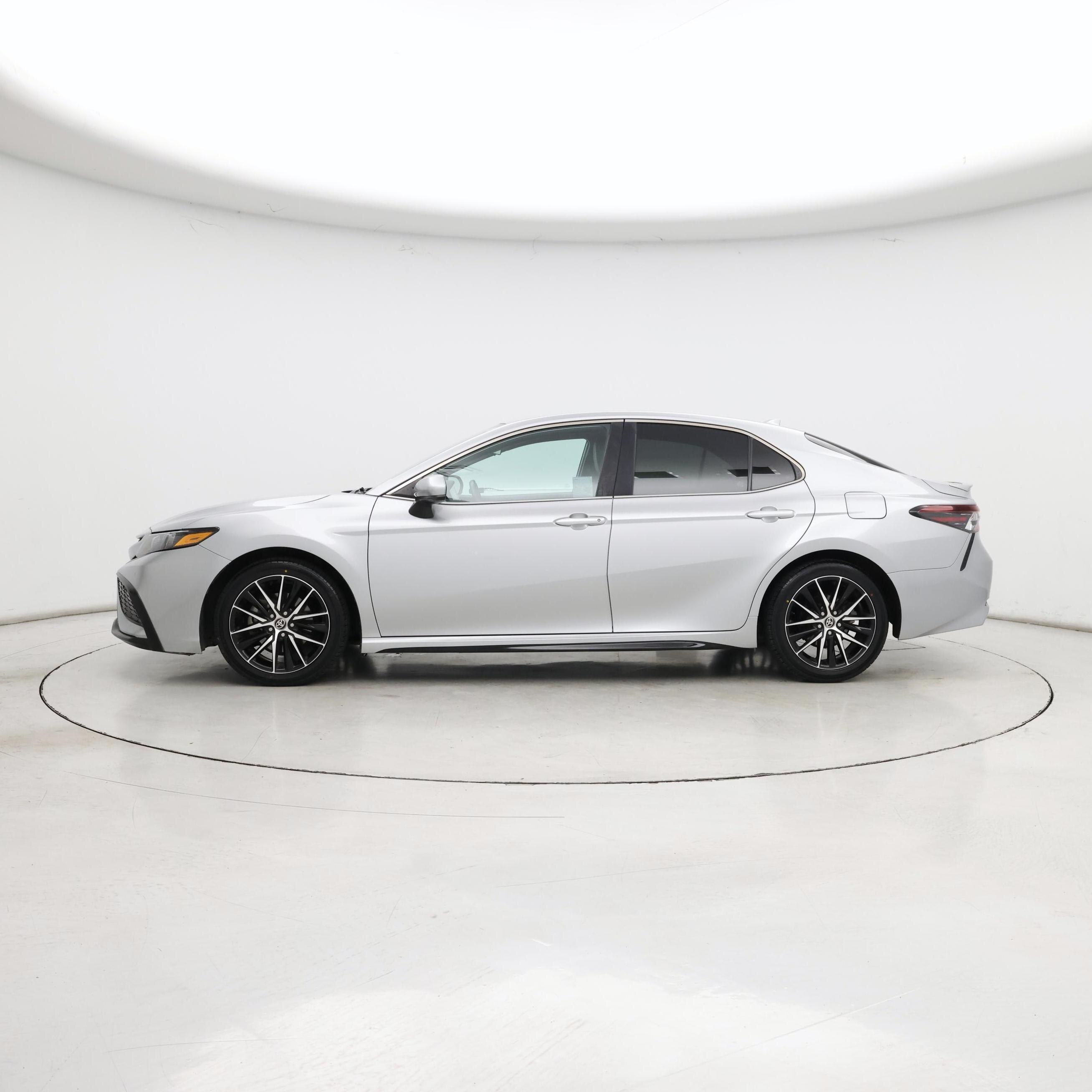 Thumbnail: 2021 Toyota Camry - 3
