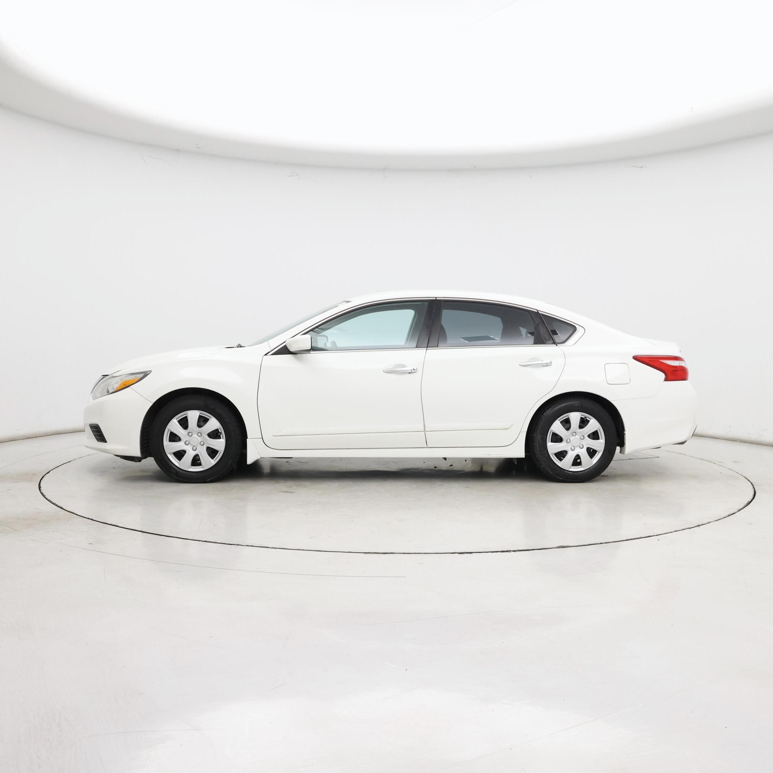 Thumbnail: 2017 Nissan Altima - 3