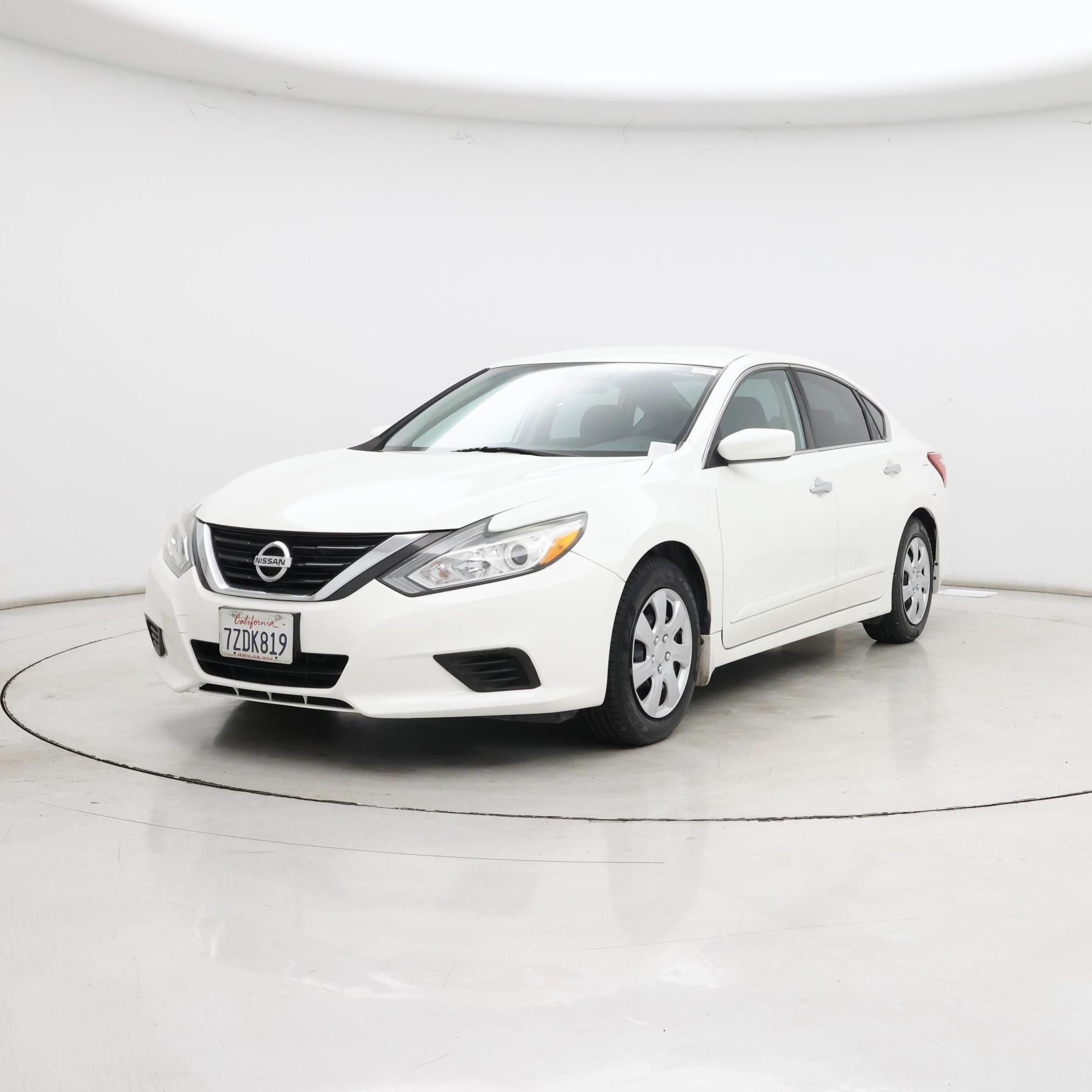 Thumbnail: 2017 Nissan Altima - 4