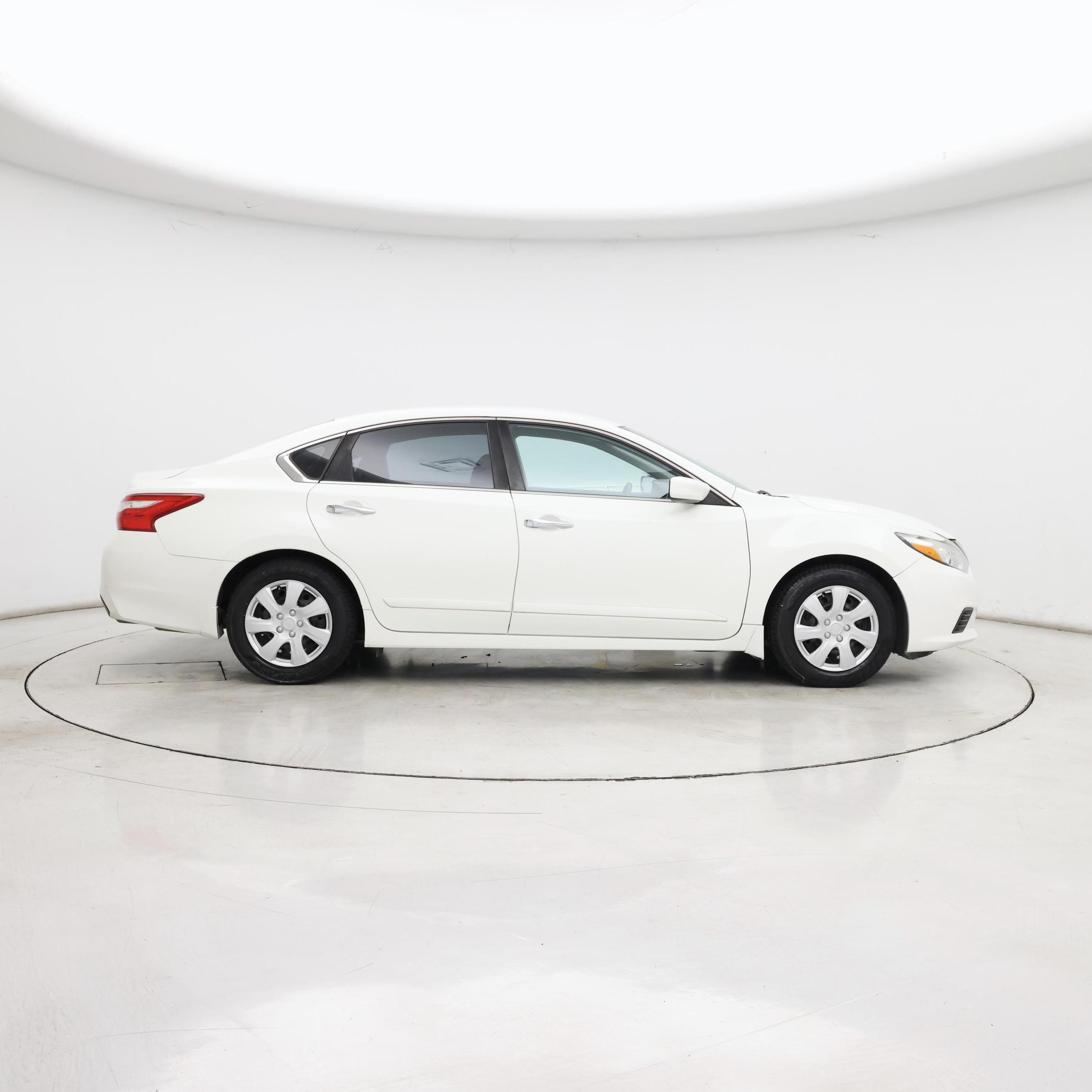 Thumbnail: 2017 Nissan Altima - 7