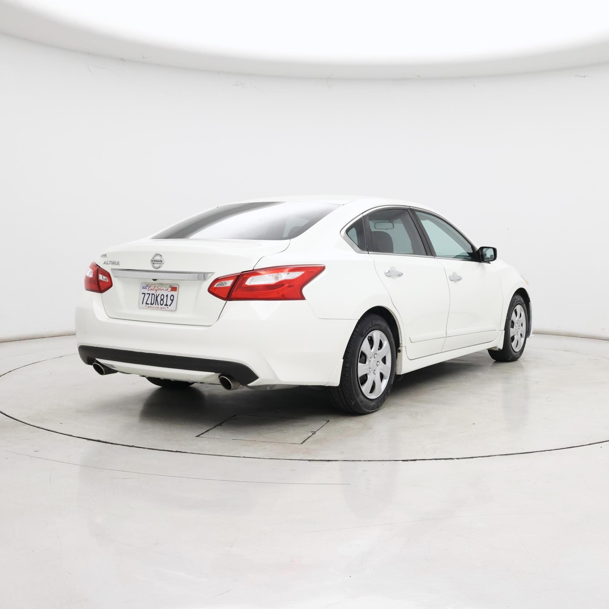 Thumbnail: 2017 Nissan Altima - 8