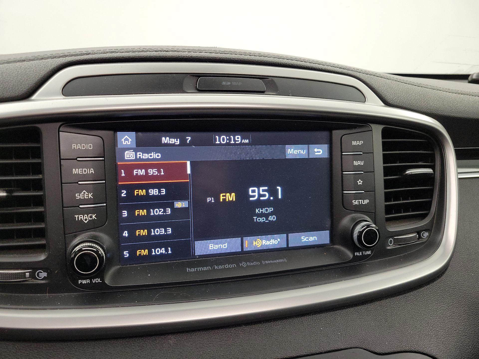 Thumbnail: 2019 Kia Sorento - 16