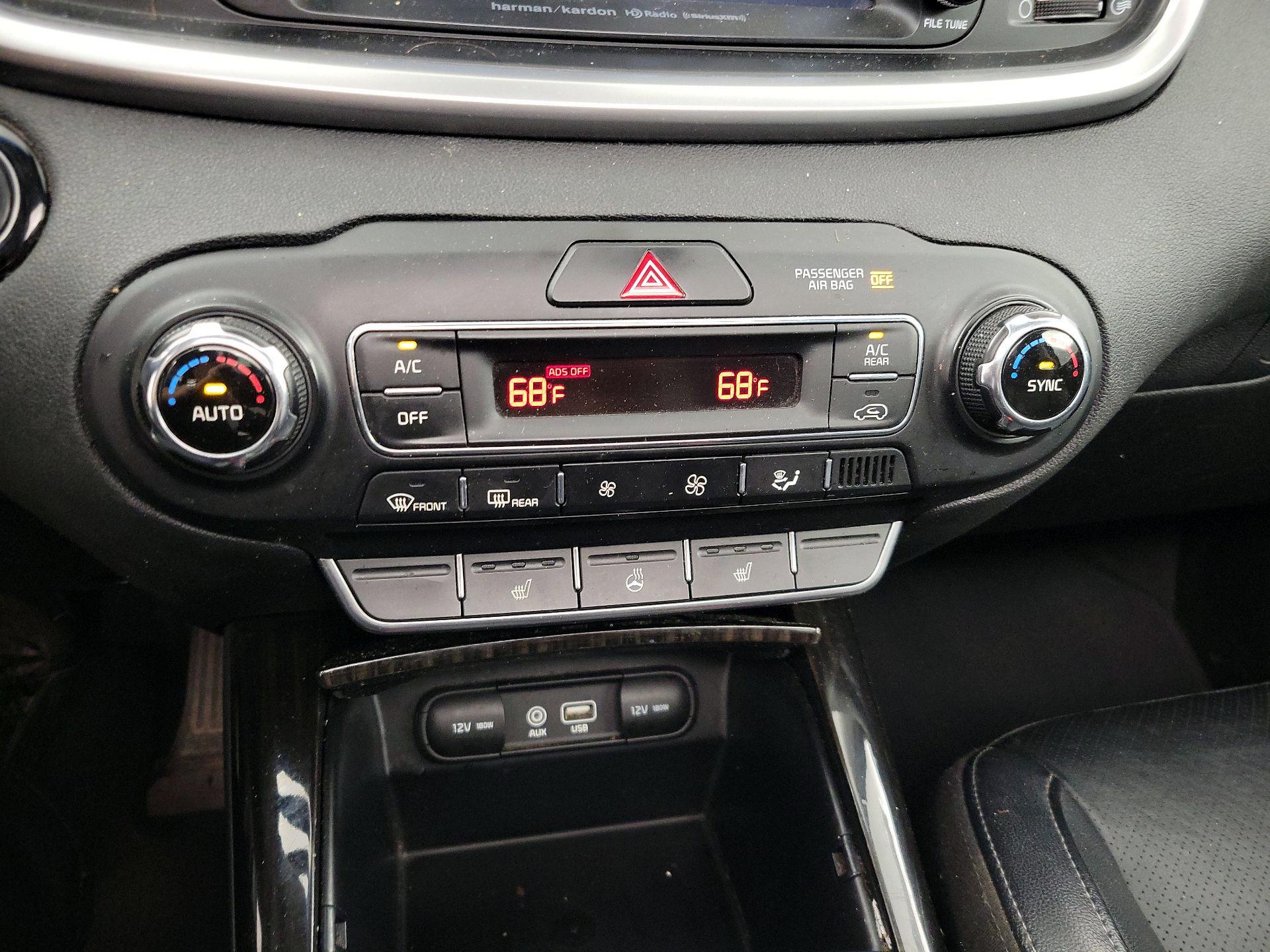 Thumbnail: 2019 Kia Sorento - 17