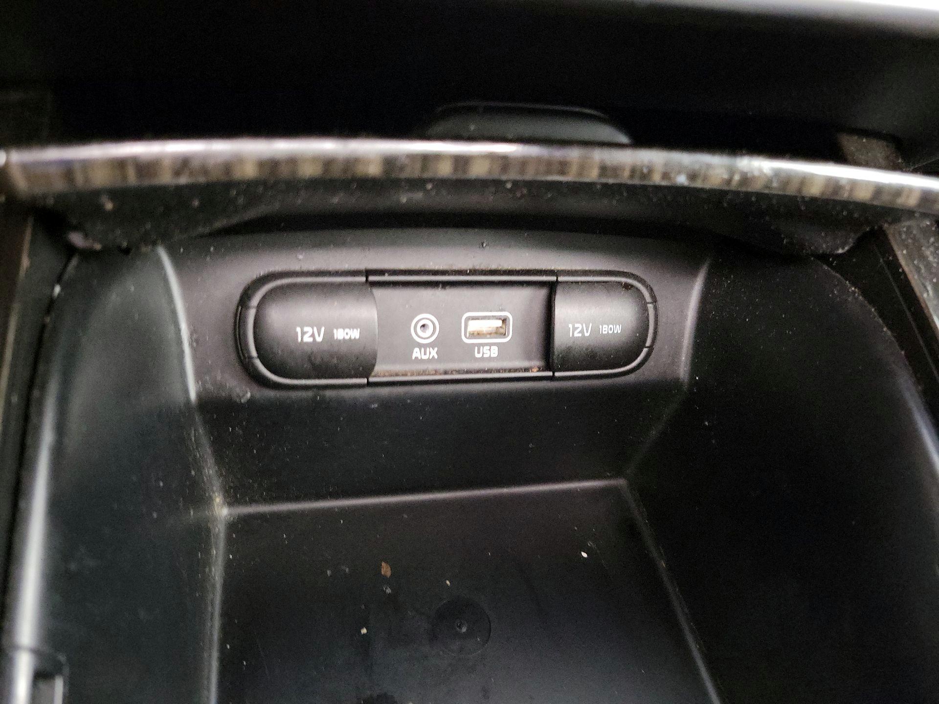 Thumbnail: 2019 Kia Sorento - 19
