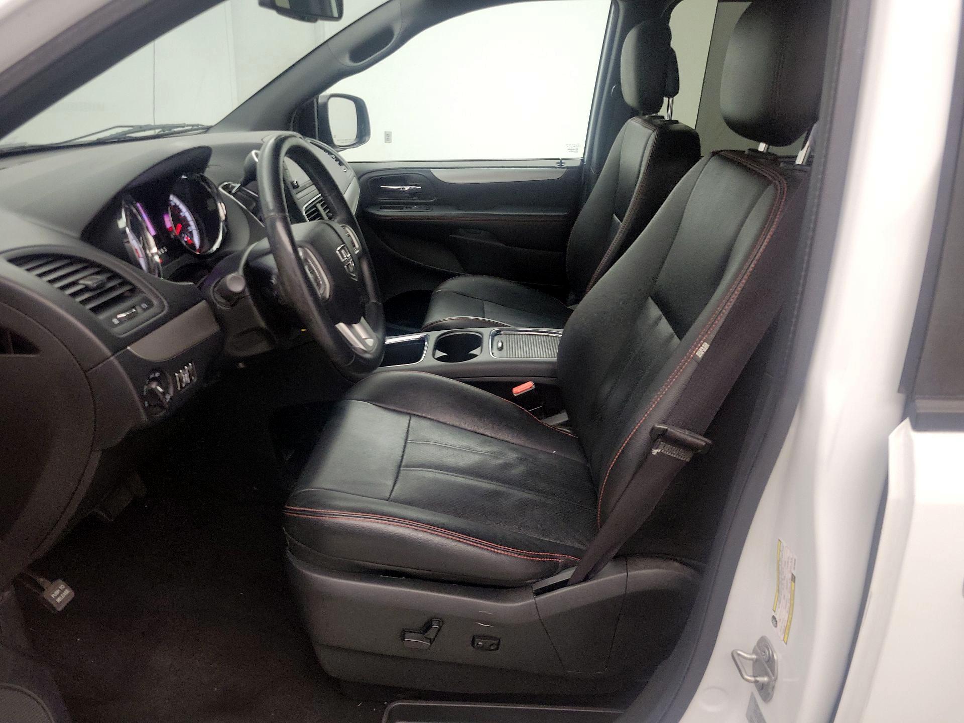 Thumbnail: 2017 Dodge Grand Caravan - 11