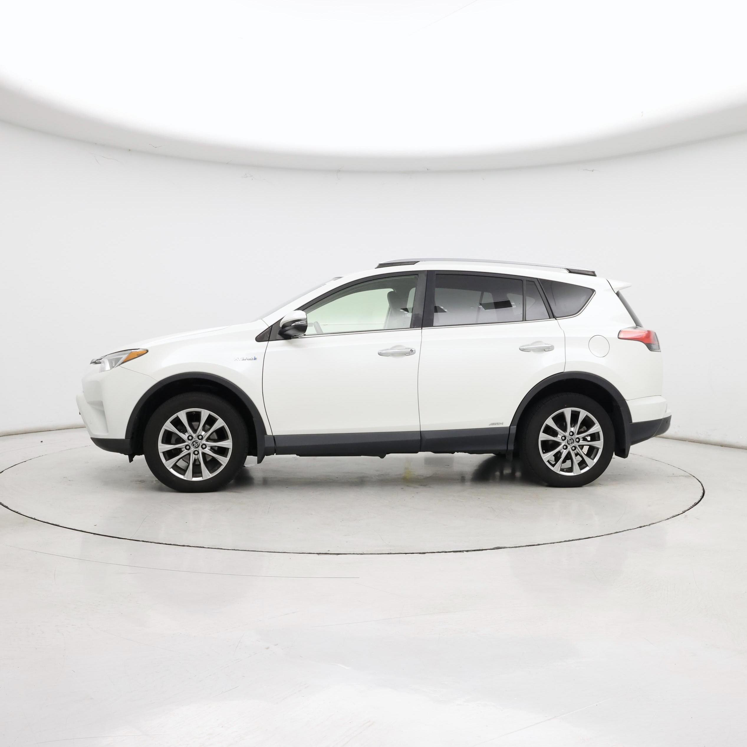 Thumbnail: 2017 Toyota RAV4 - 3
