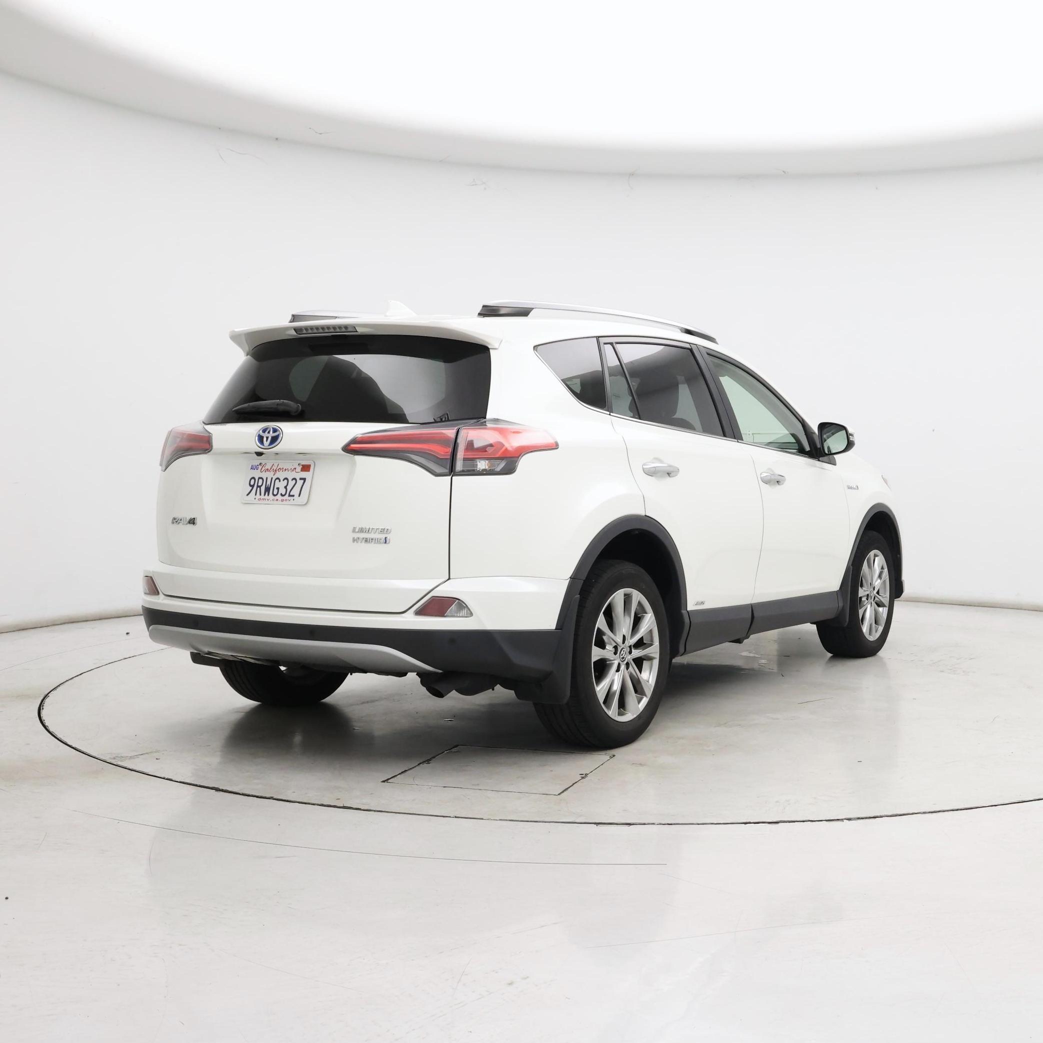 Thumbnail: 2017 Toyota RAV4 - 8