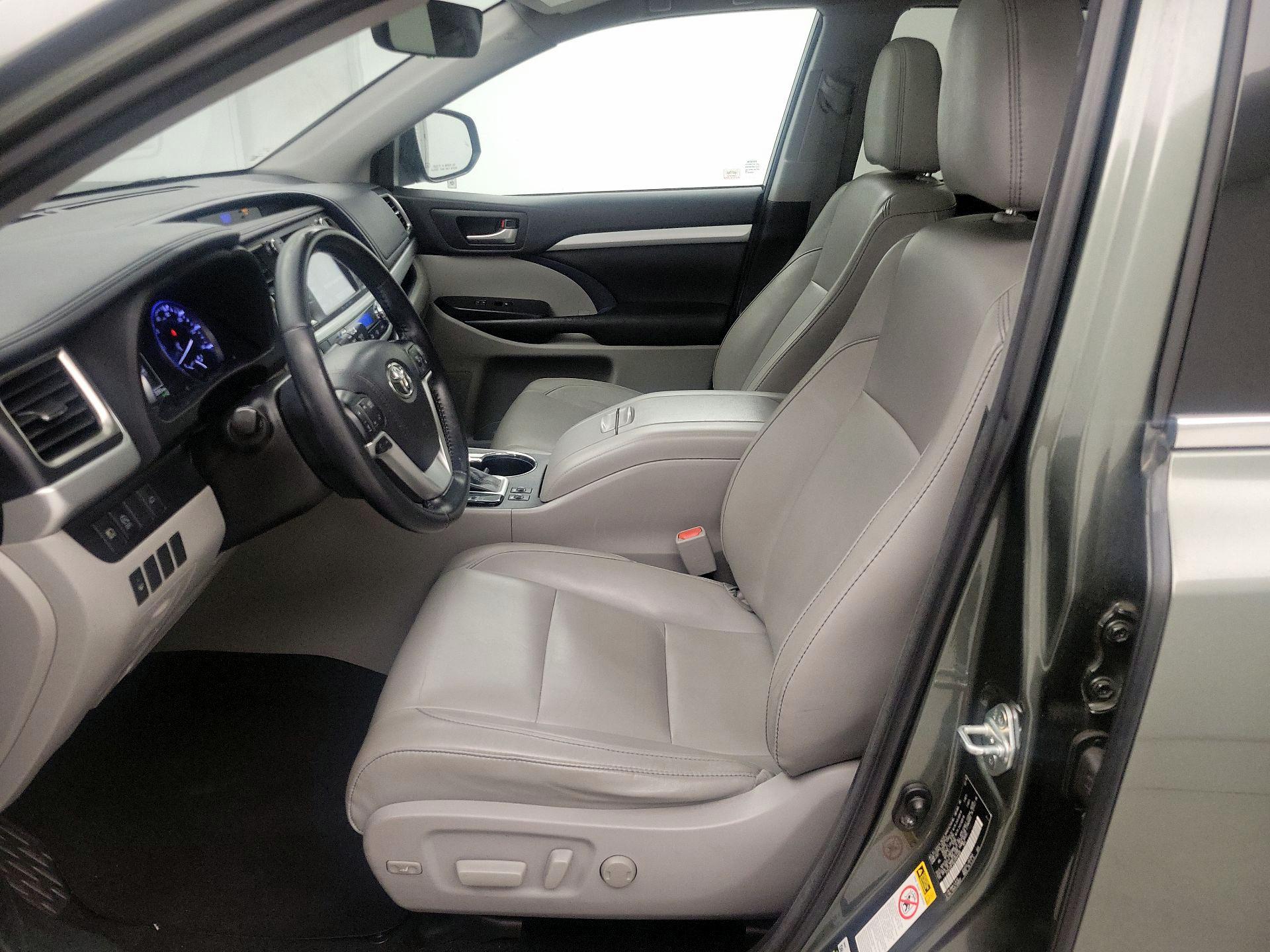 Thumbnail: 2018 Toyota Highlander - 11