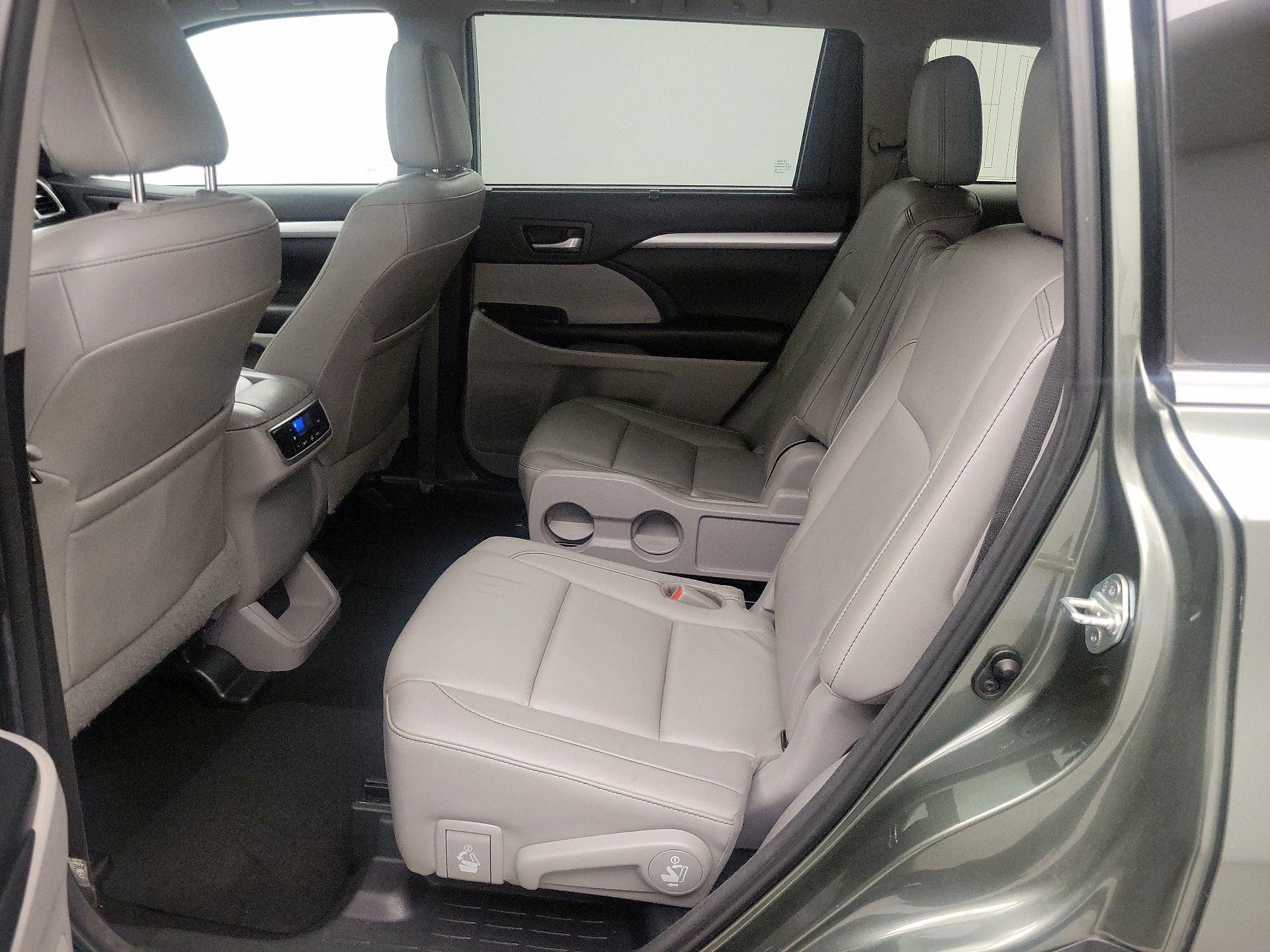 Thumbnail: 2018 Toyota Highlander - 19