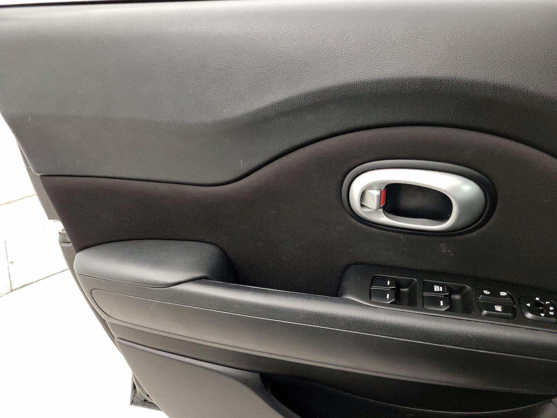 Thumbnail: 2015 Kia Soul - 12