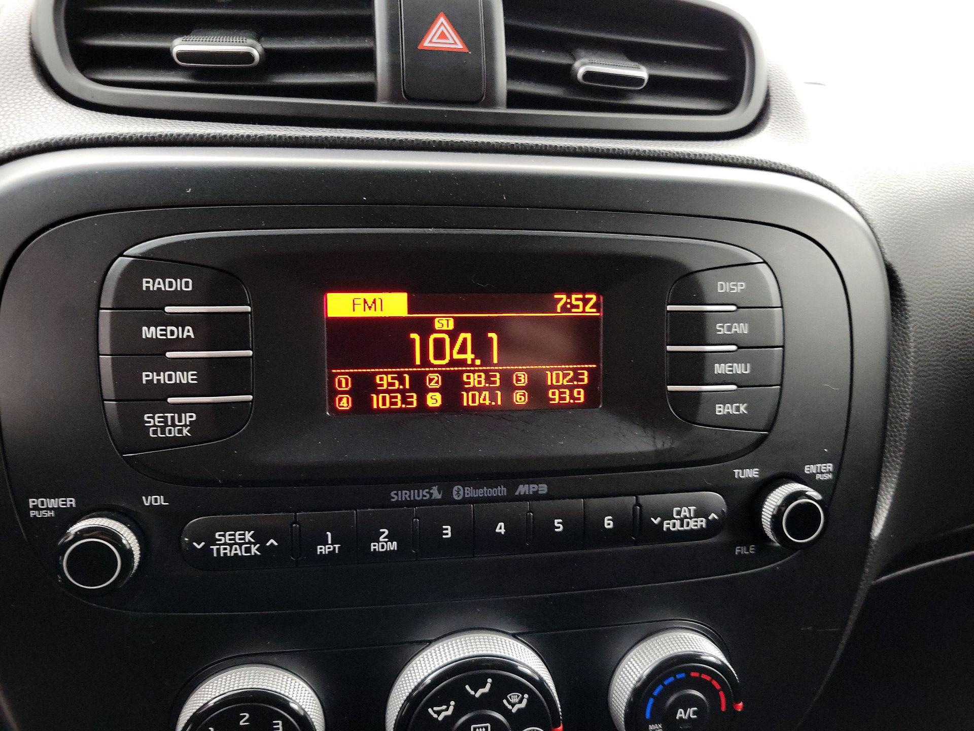 Thumbnail: 2015 Kia Soul - 14
