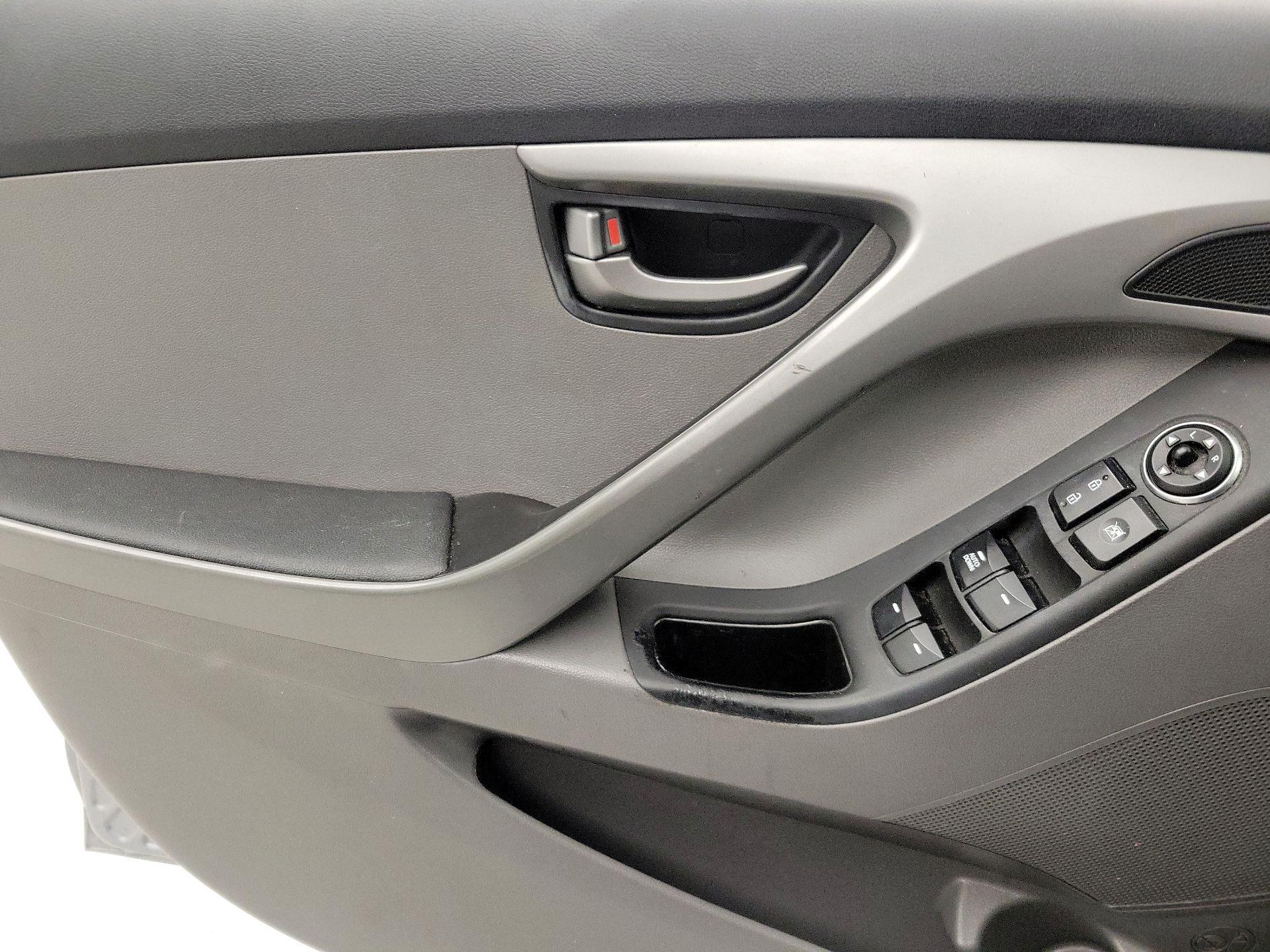 Thumbnail: 2016 Hyundai Elantra - 12