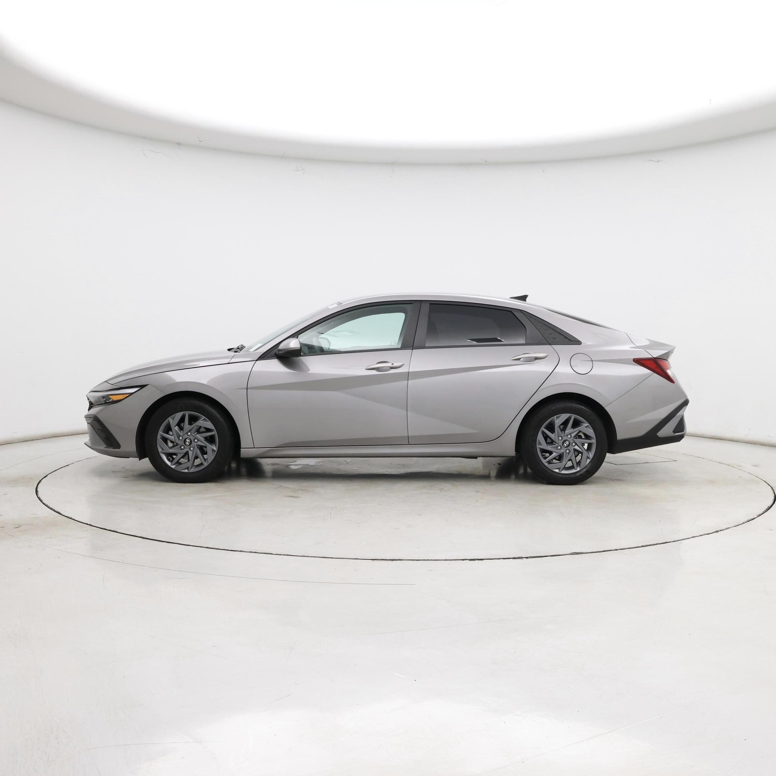 Thumbnail: 2024 Hyundai Elantra - 3