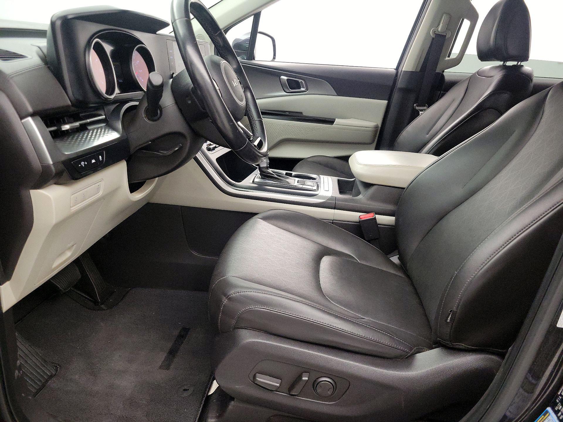 Thumbnail: 2022 Kia Carnival - 11