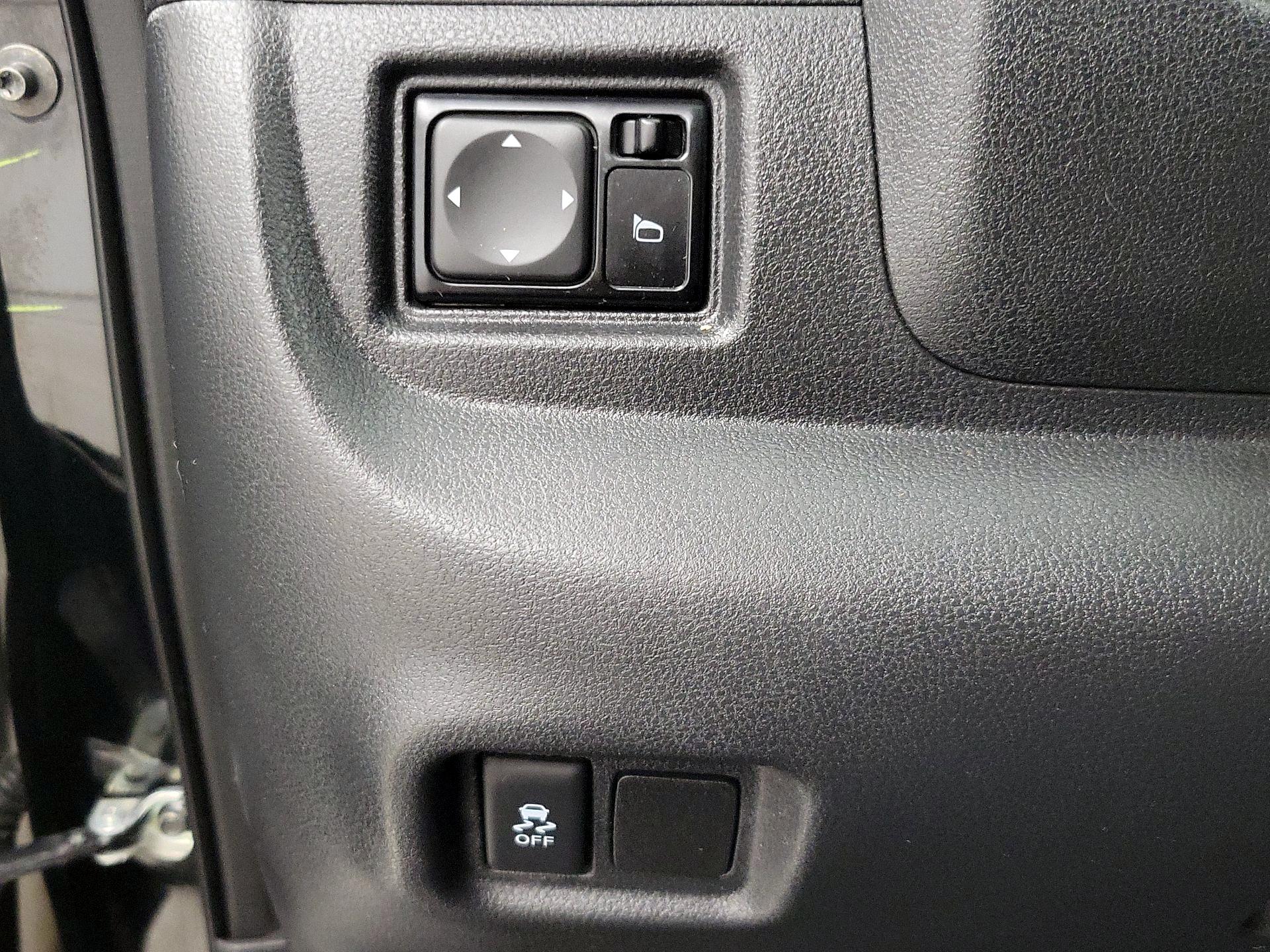 Thumbnail: 2018 Nissan Versa Note - 13