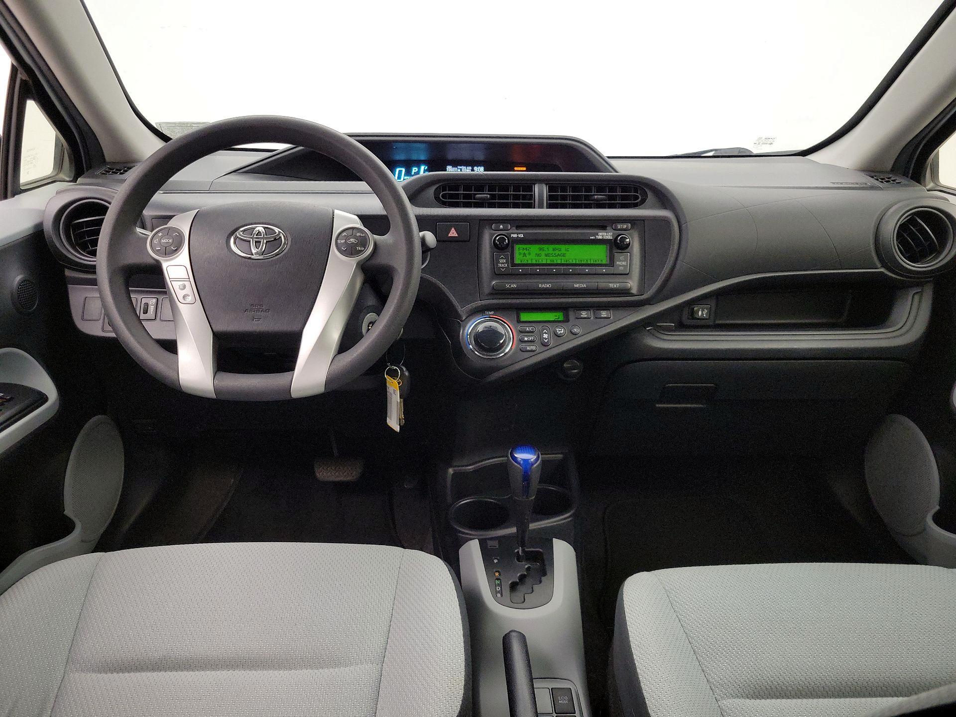 Thumbnail: 2014 Toyota Prius c - 9