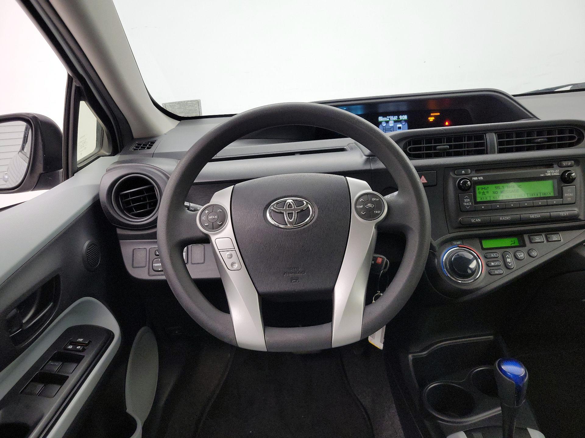 Thumbnail: 2014 Toyota Prius c - 10