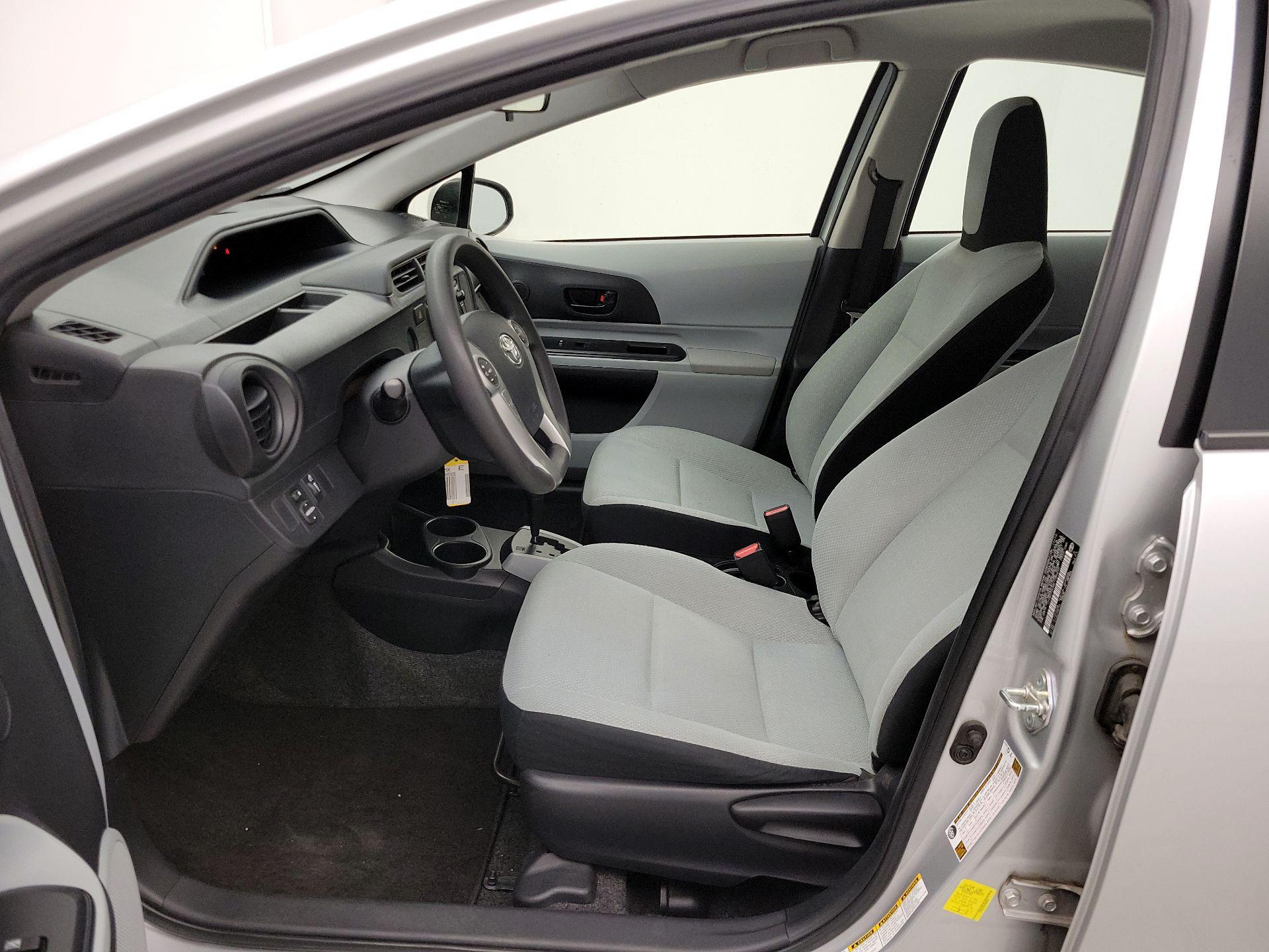 Thumbnail: 2014 Toyota Prius c - 11