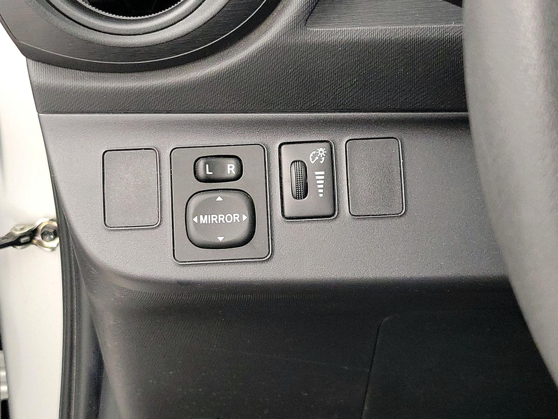 Thumbnail: 2014 Toyota Prius c - 13