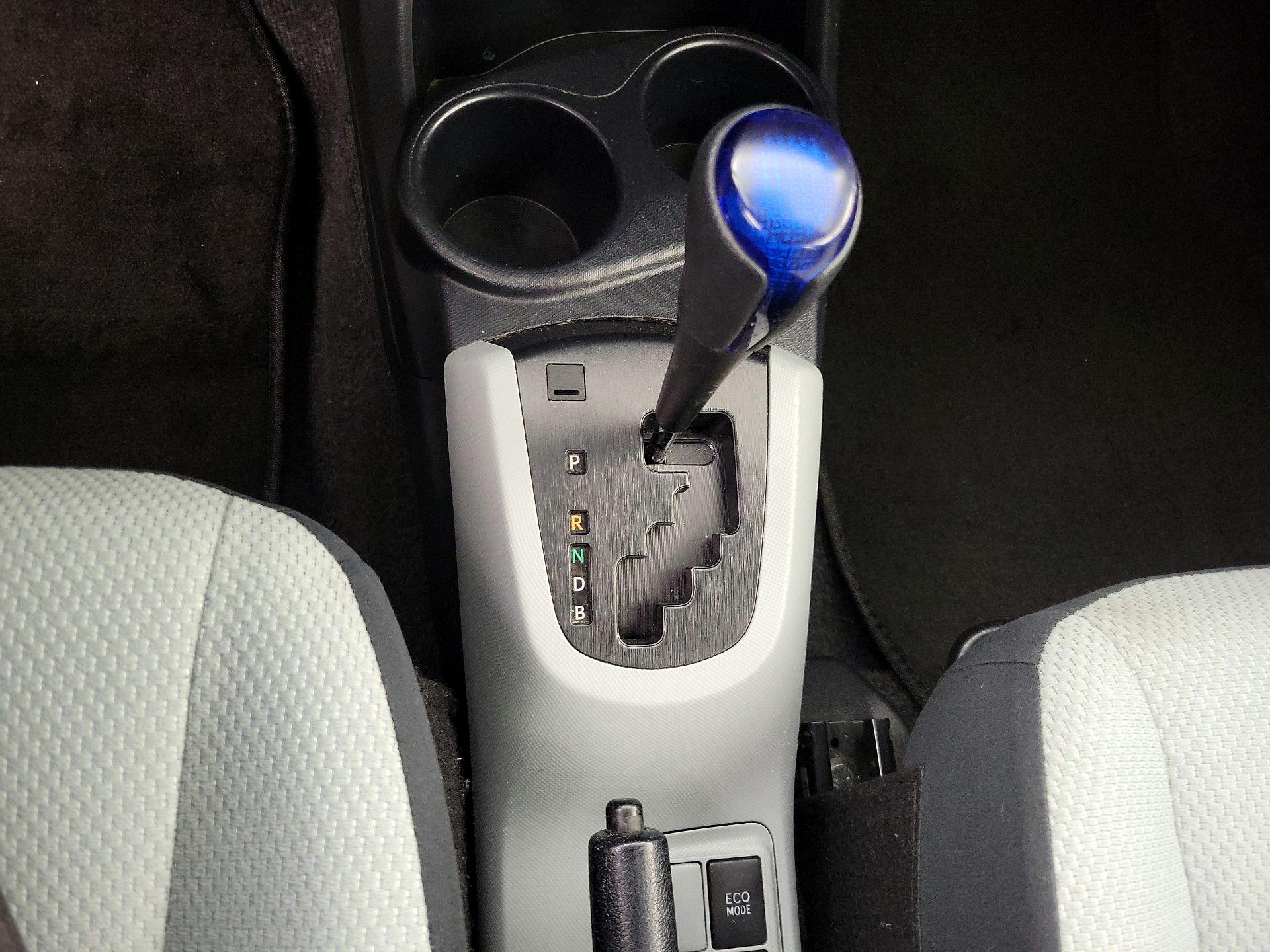 Thumbnail: 2014 Toyota Prius c - 16