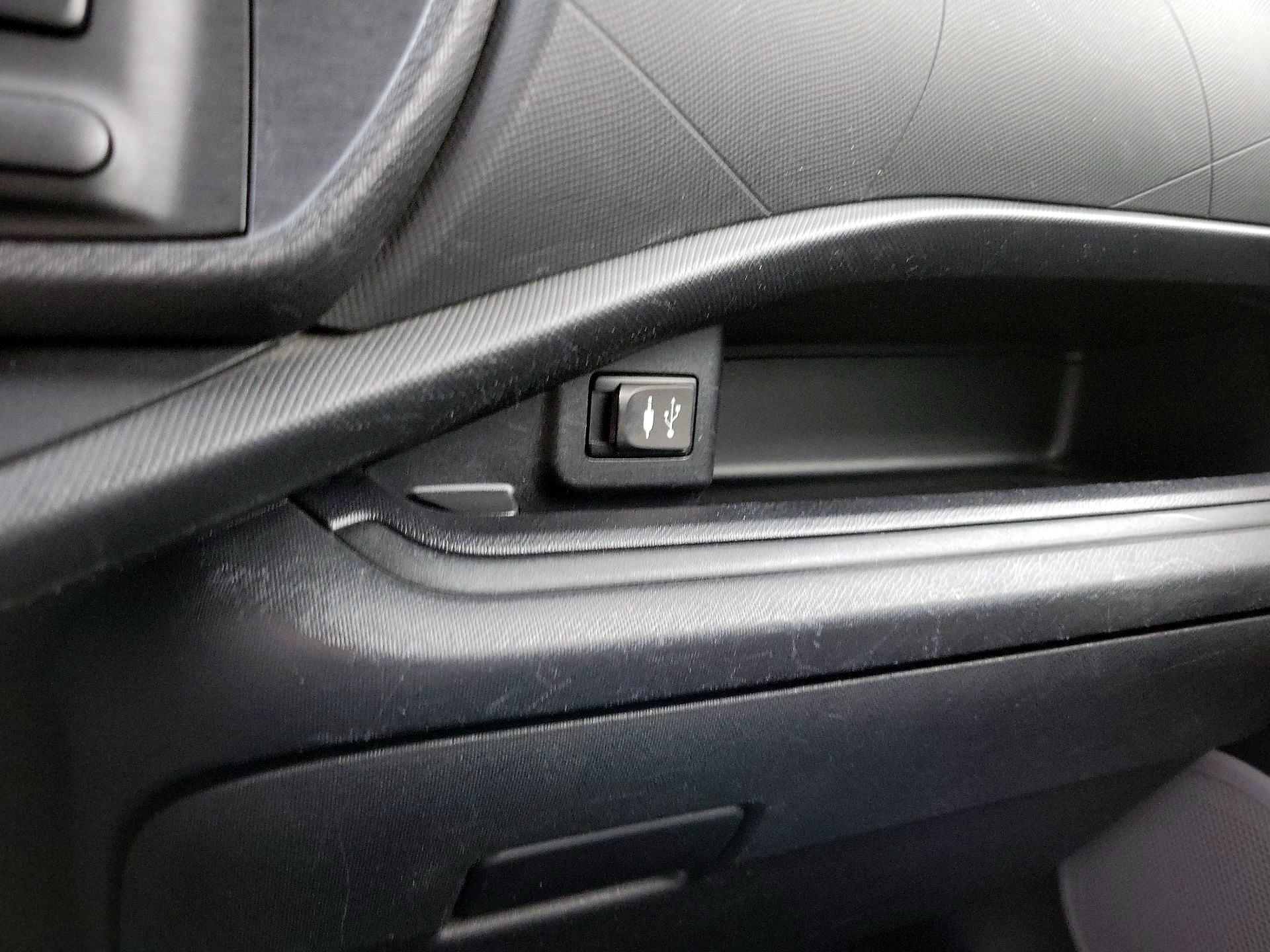 Thumbnail: 2014 Toyota Prius c - 17