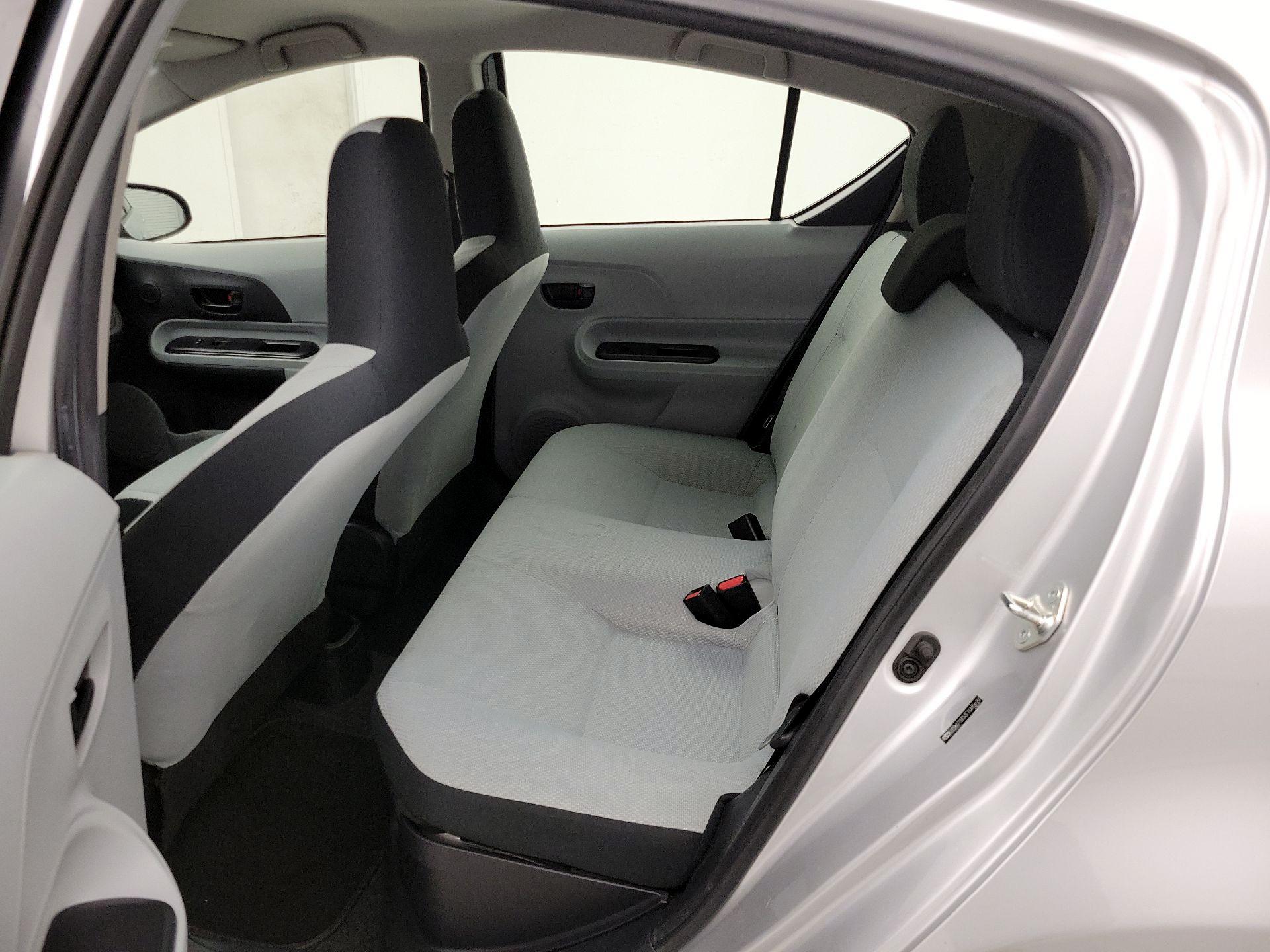 Thumbnail: 2014 Toyota Prius c - 18