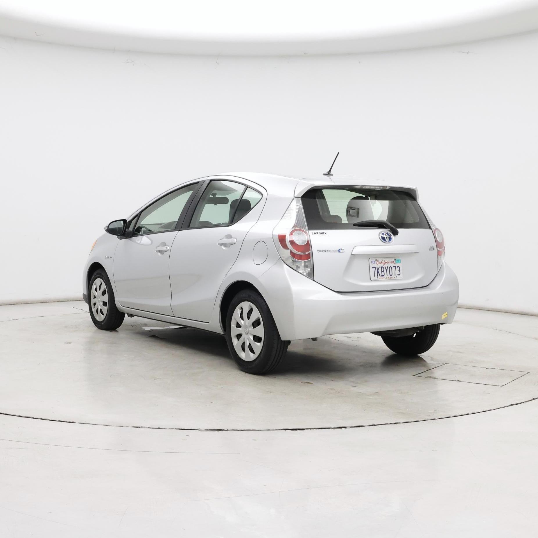 Thumbnail: 2014 Toyota Prius c - 2