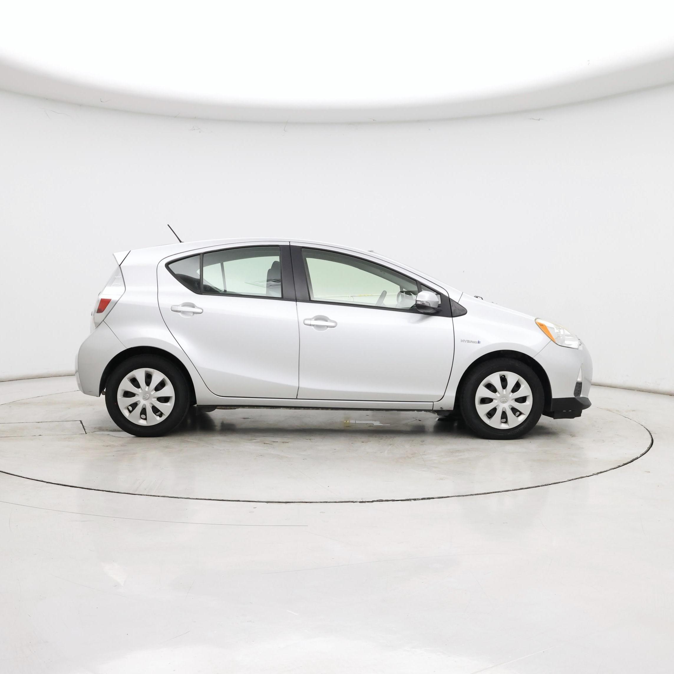 Thumbnail: 2014 Toyota Prius c - 7