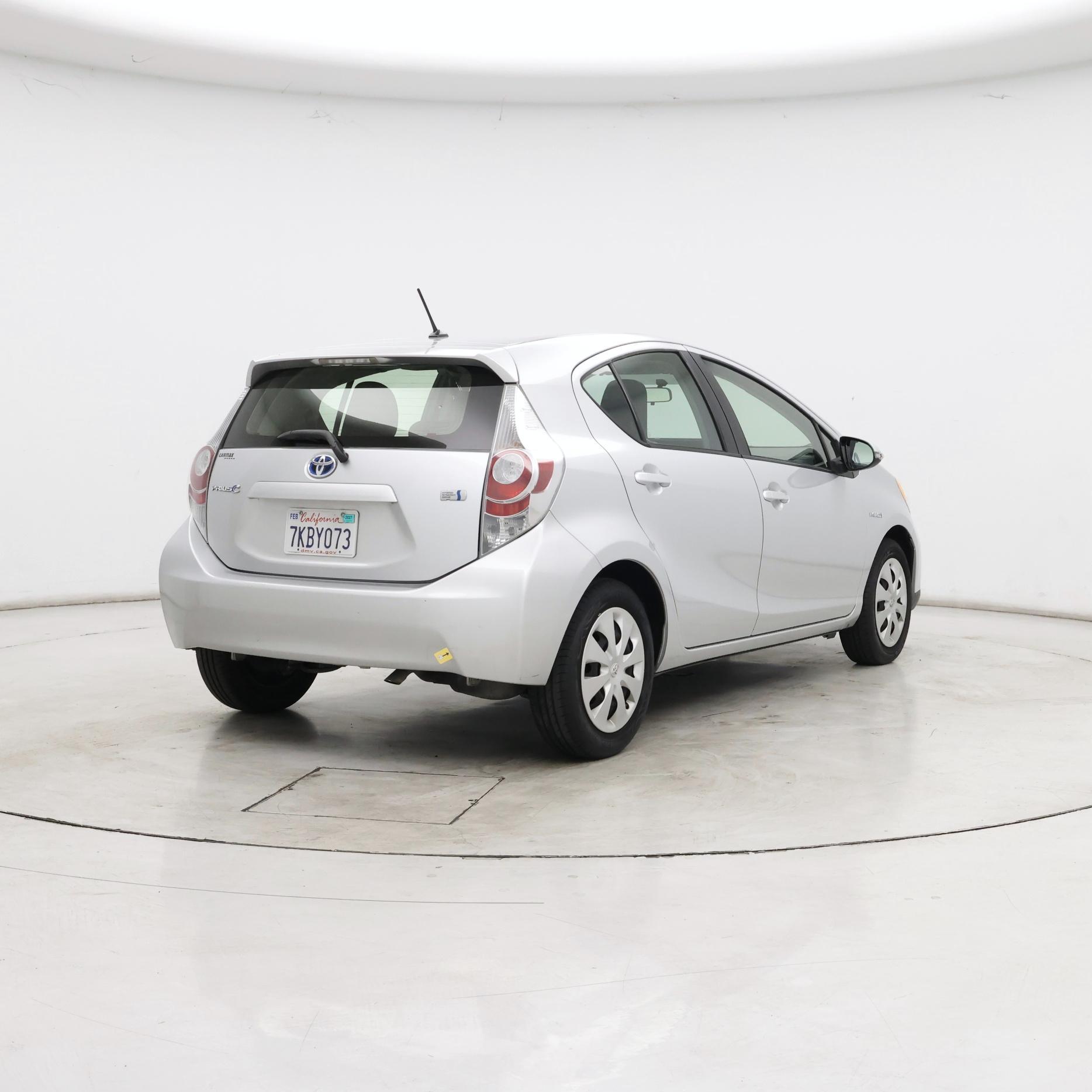 Thumbnail: 2014 Toyota Prius c - 8