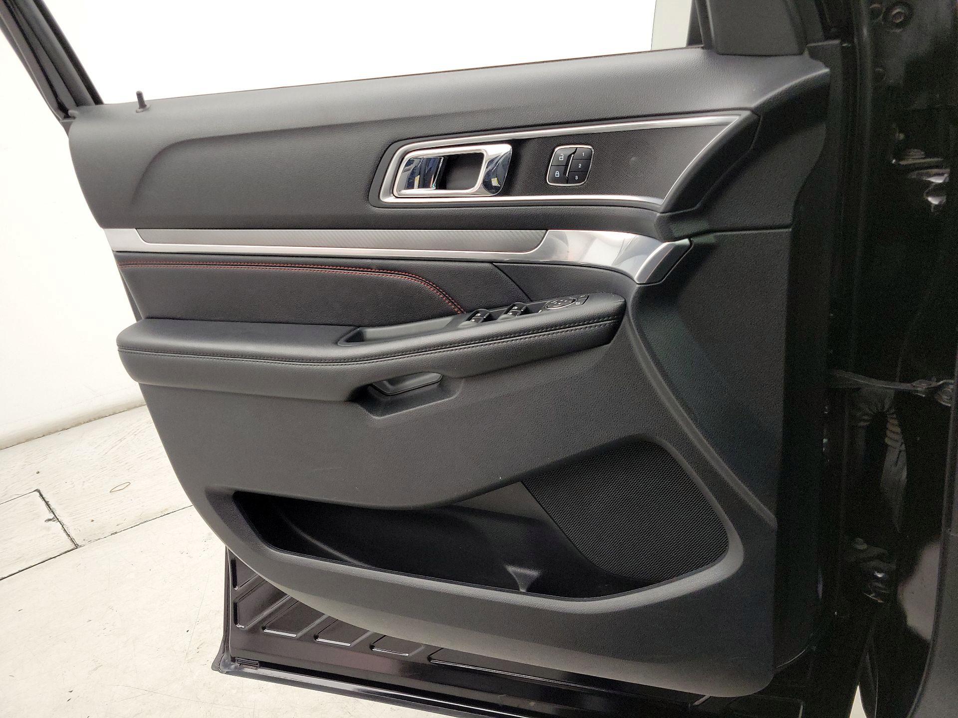 Thumbnail: 2016 Ford Explorer - 12
