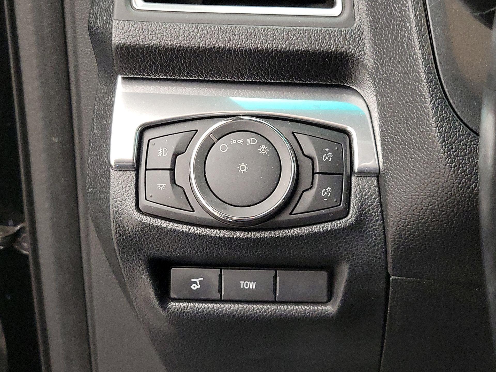 Thumbnail: 2016 Ford Explorer - 13
