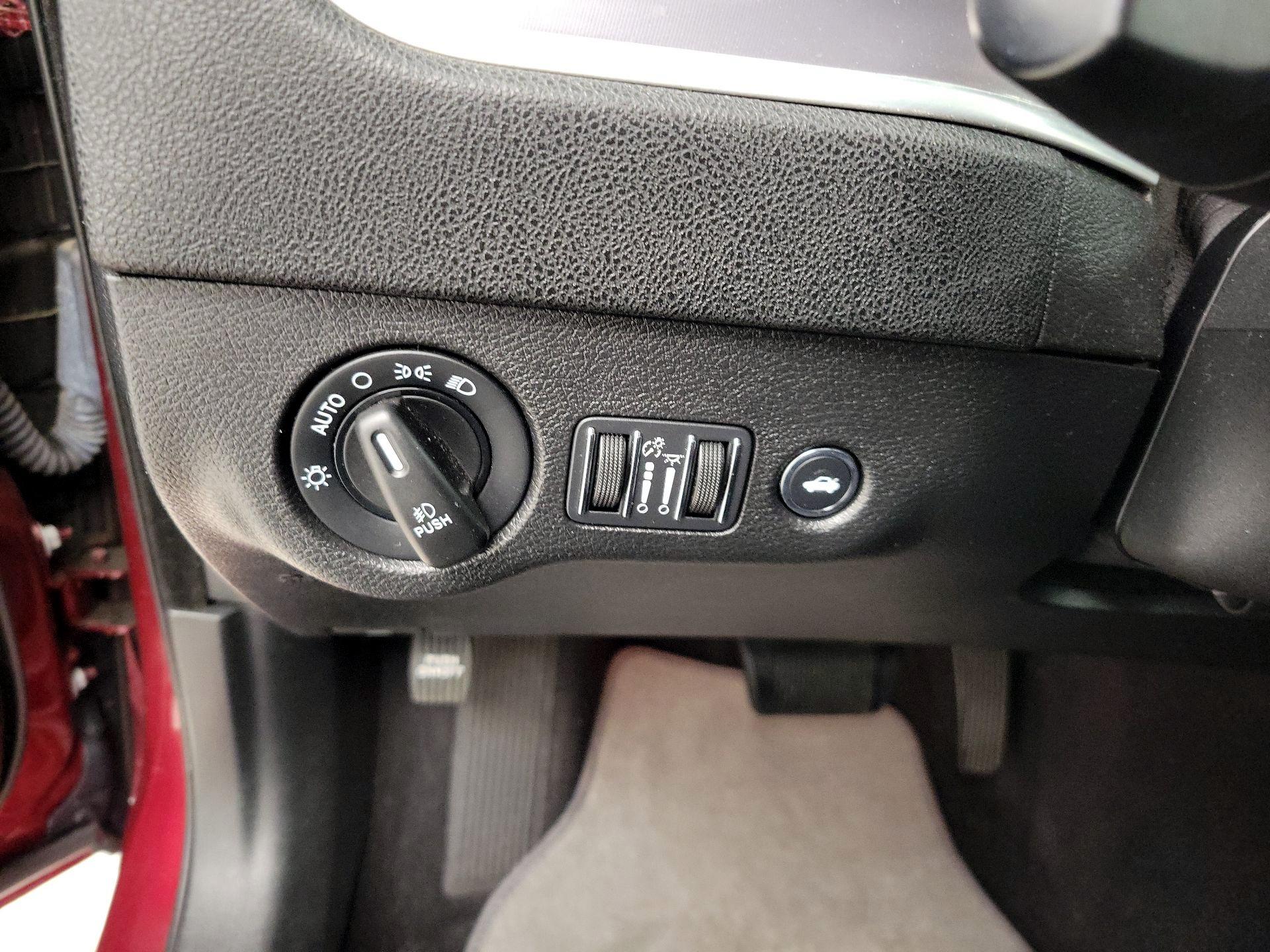 Thumbnail: 2019 Dodge Charger - 13